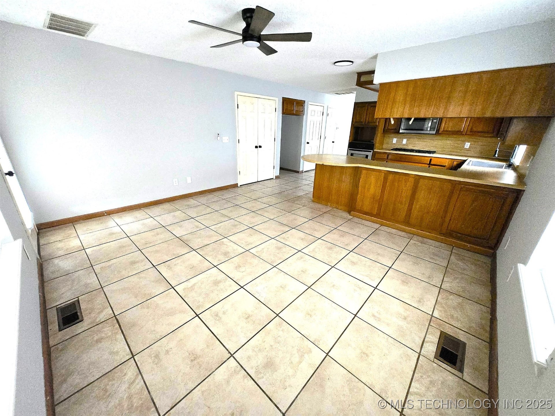 12404 E 35th Street Property Photo 7