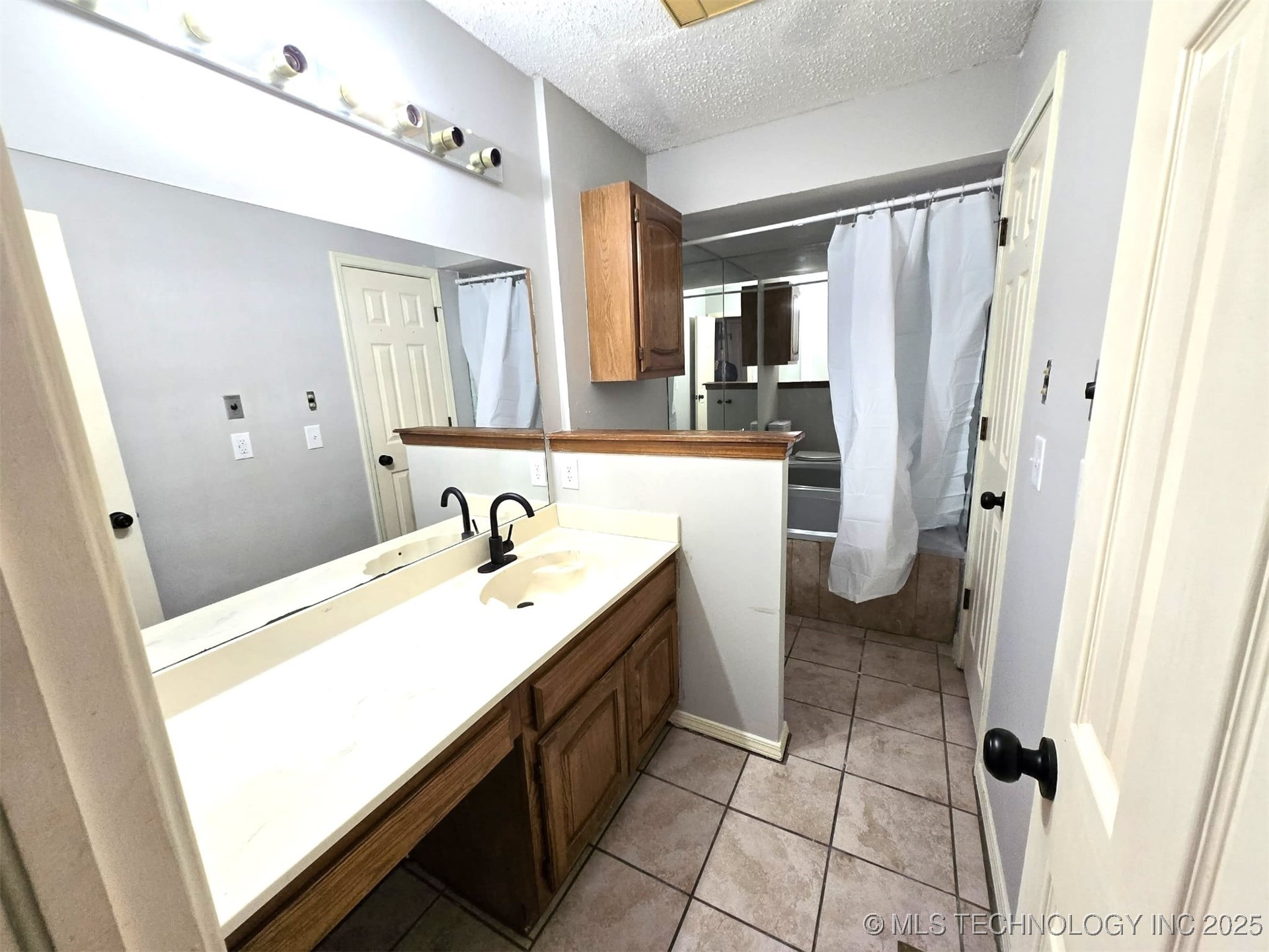 12404 E 35th Street Property Photo 8