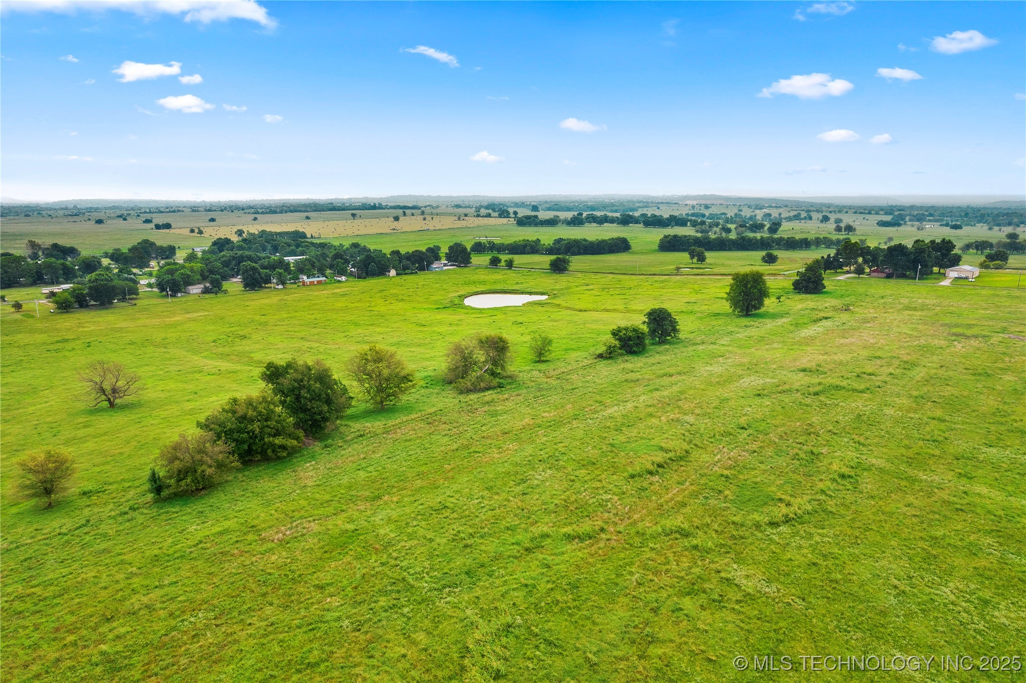 12 E 420 Road Property Photo 4