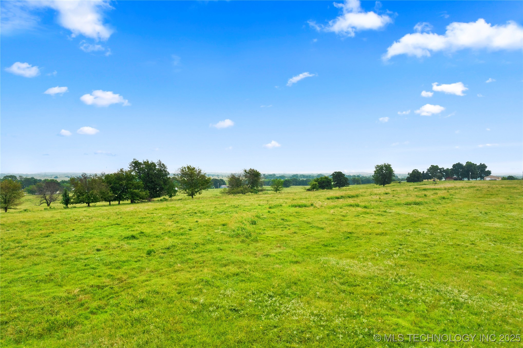 12 E 420 Road Property Photo 5