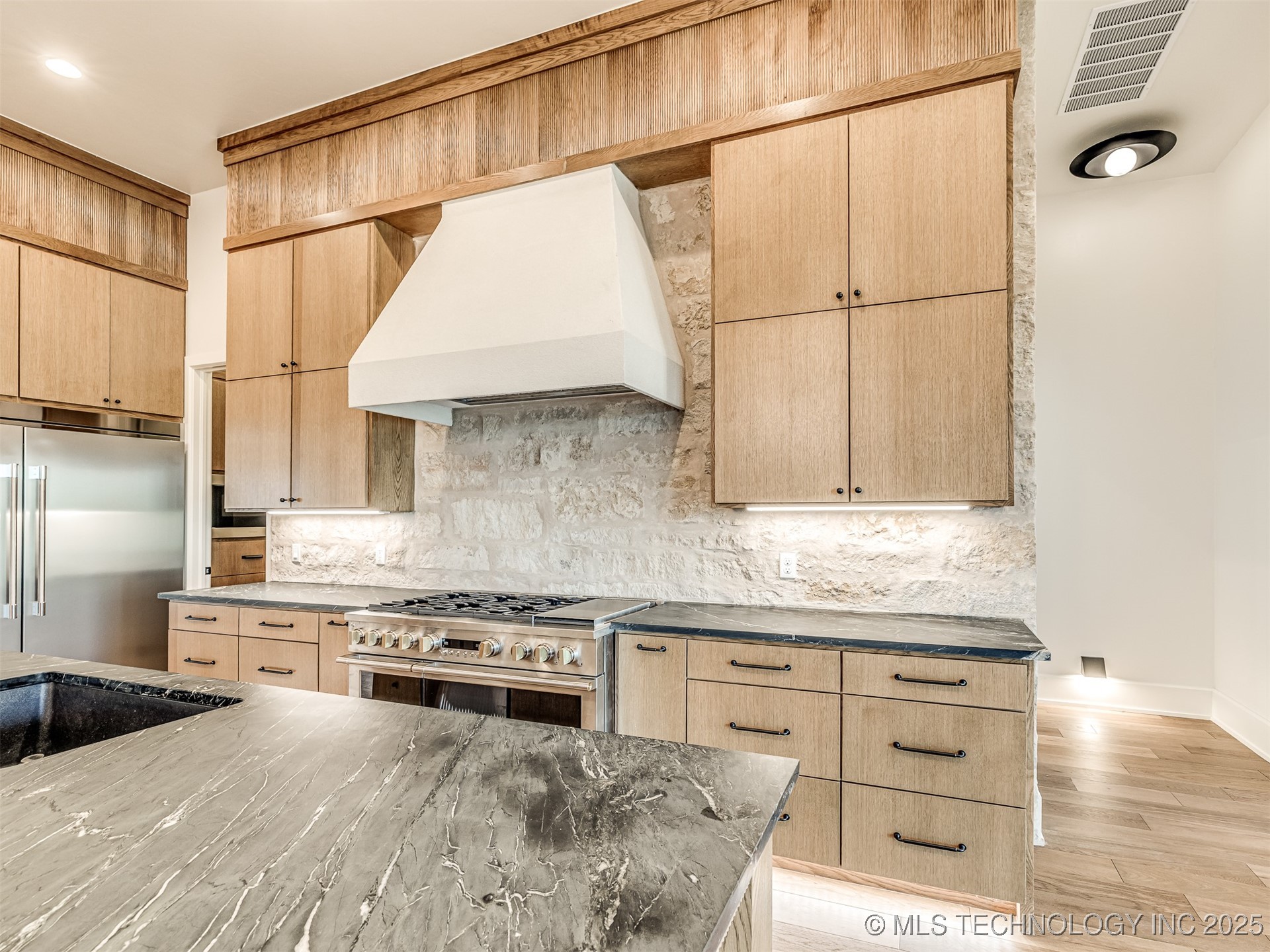 6001 Rare Eagle Court Property Photo 14