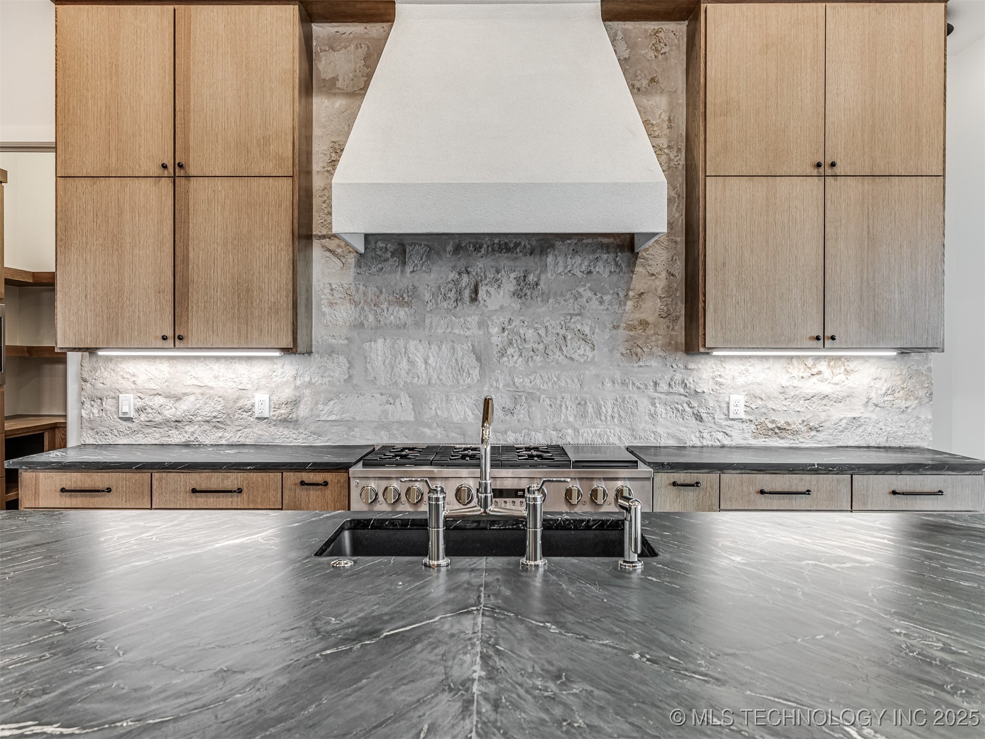 6001 Rare Eagle Court Property Photo 15