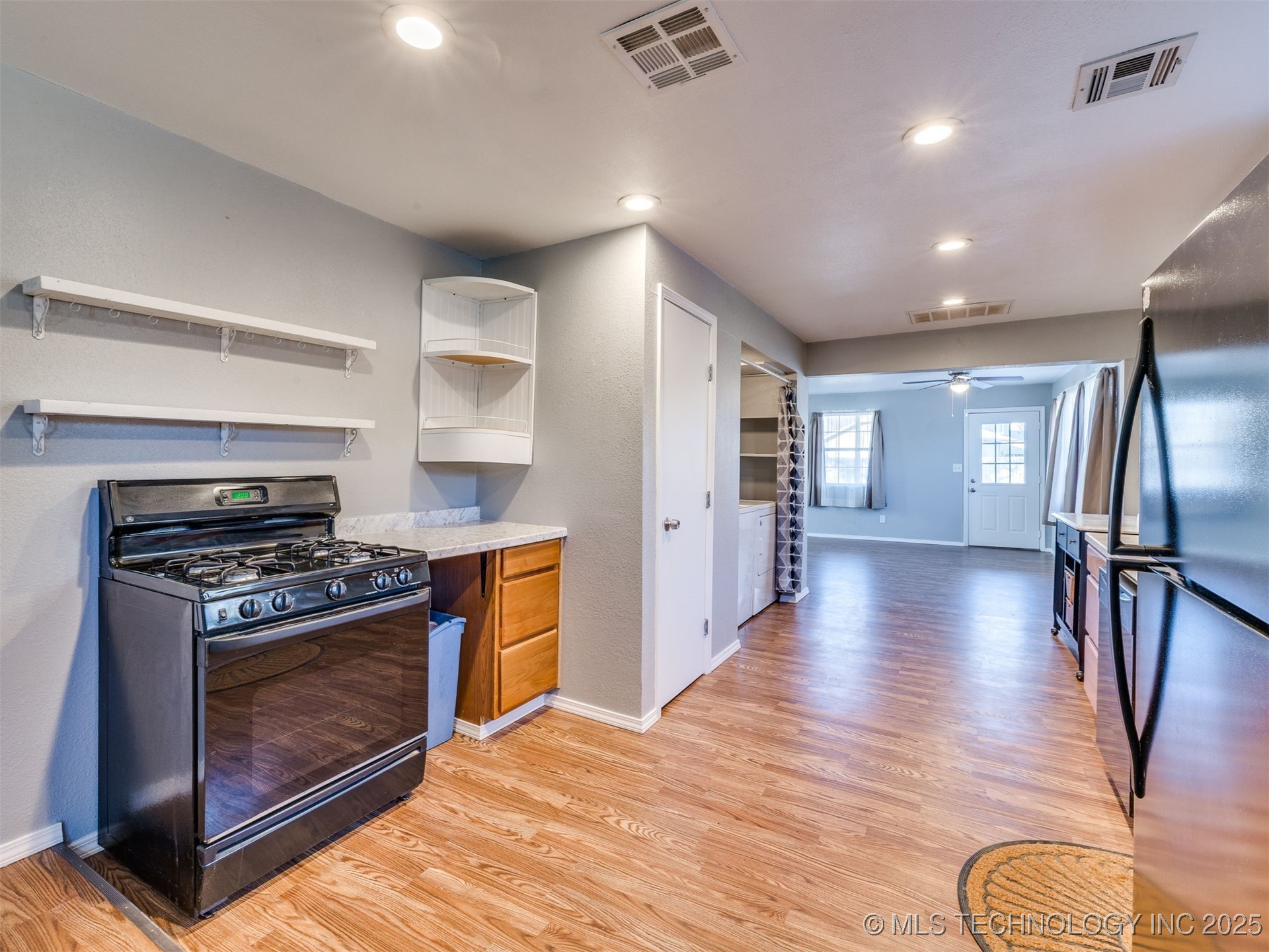 201 E Cherokee Street Property Photo 32