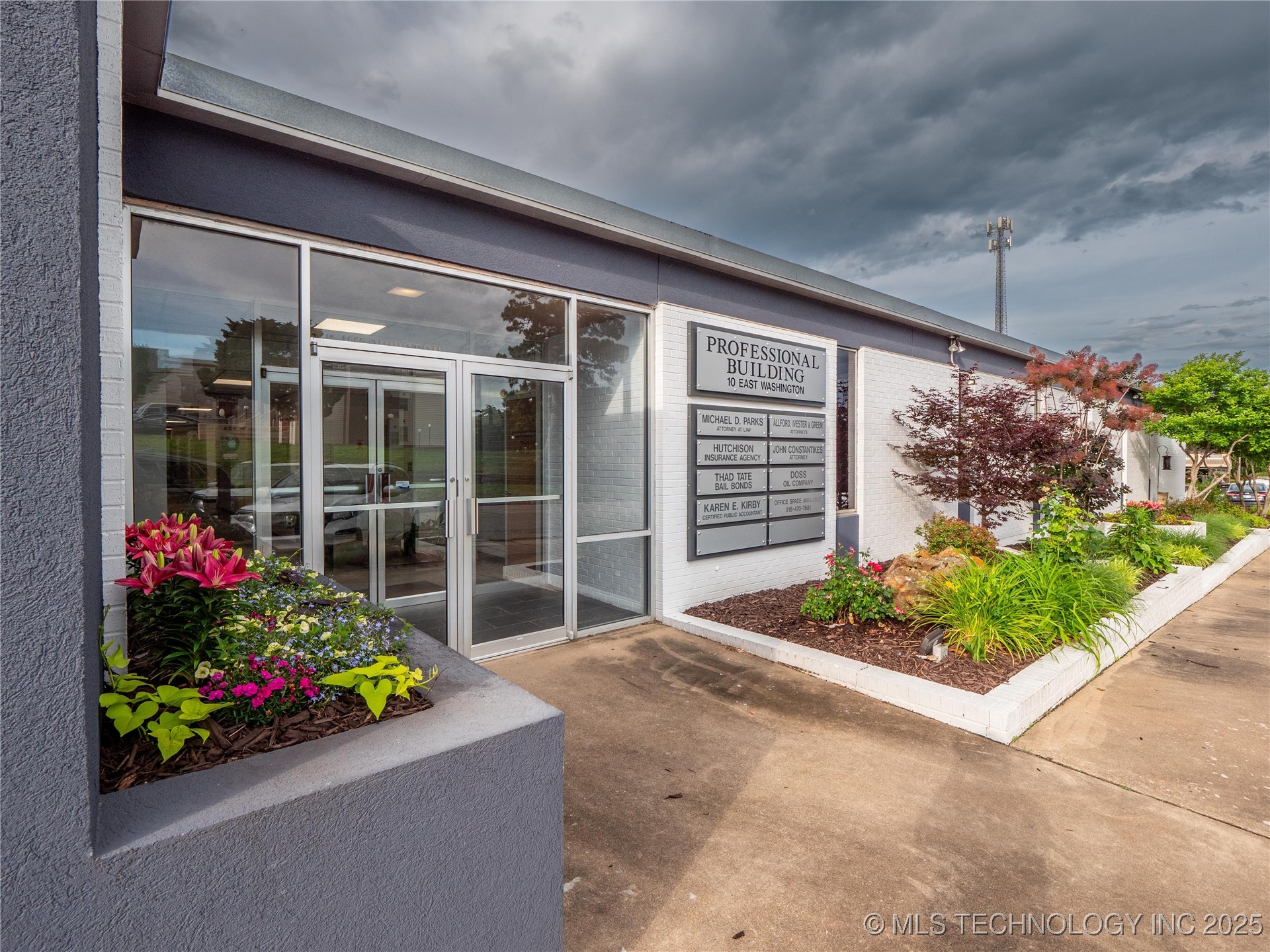 10 E Washington Avenue Property Photo 1