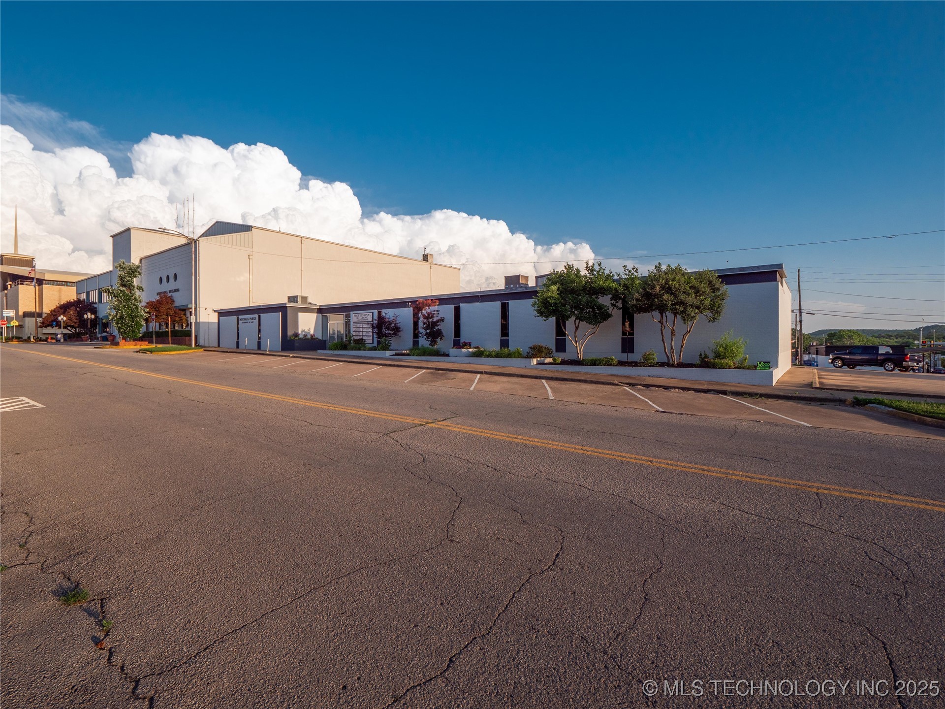 10 E Washington Avenue Property Photo 2