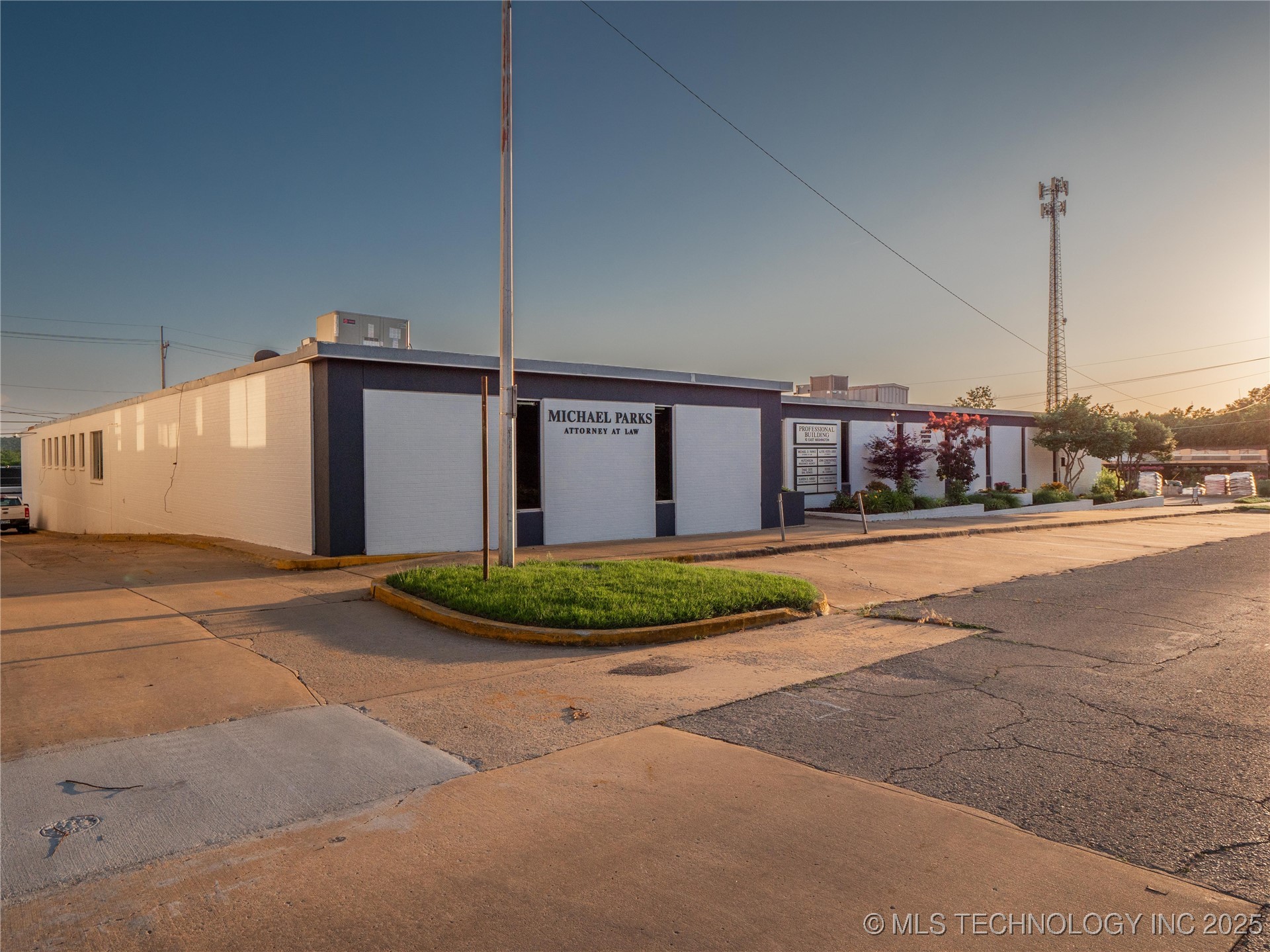 10 E Washington Avenue Property Photo 3