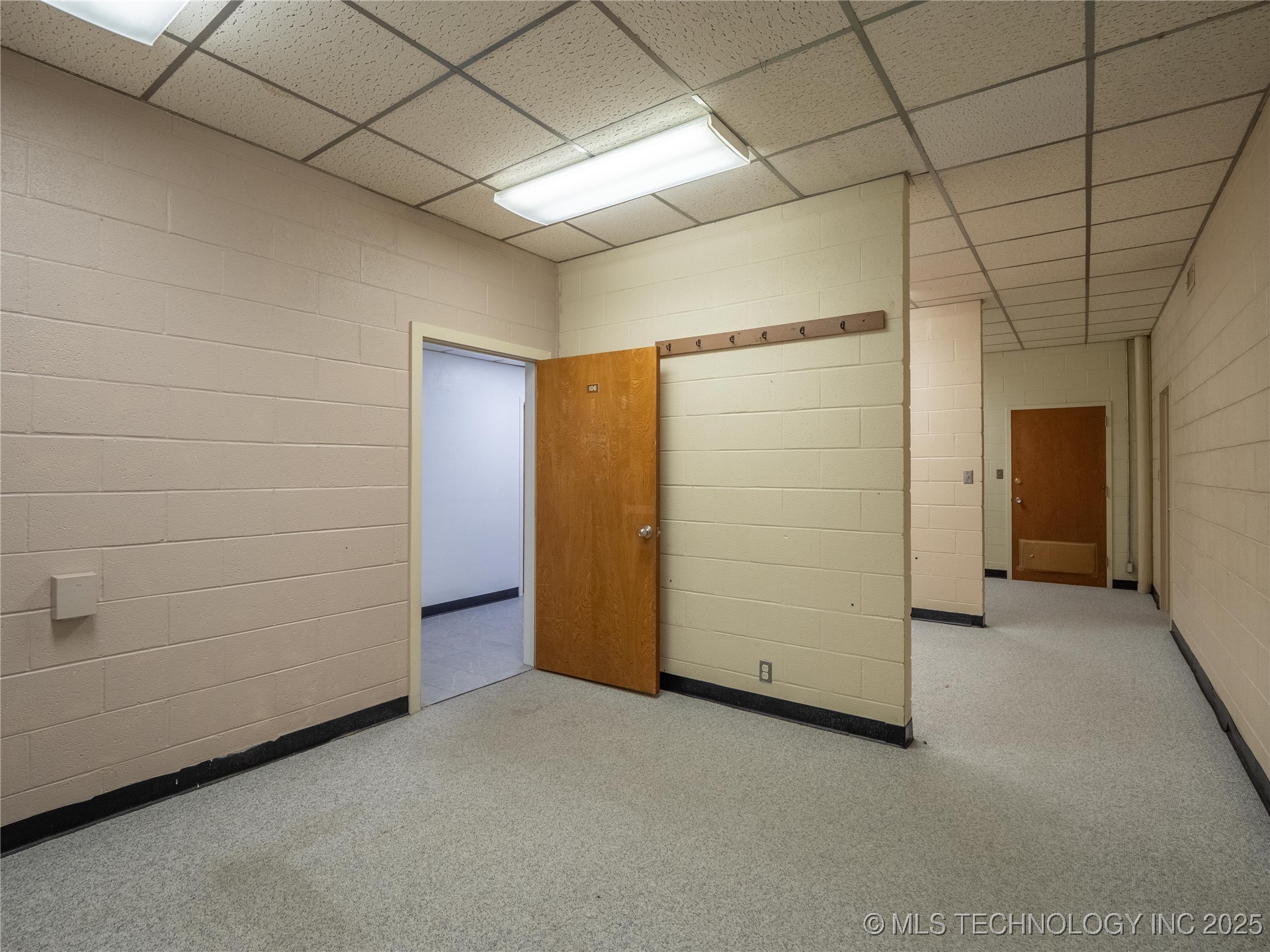 10 E Washington Avenue Property Photo 10