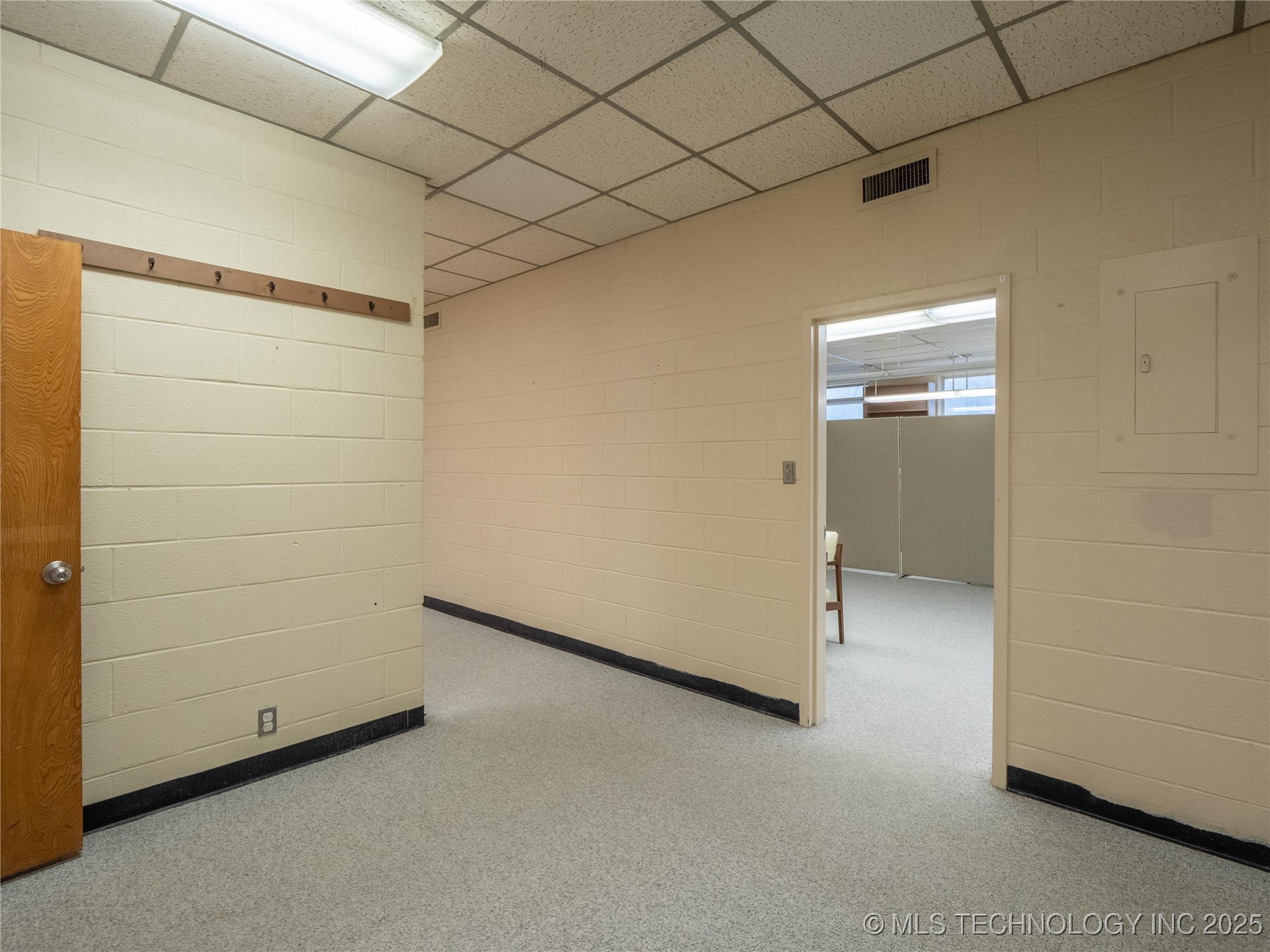 10 E Washington Avenue Property Photo 11