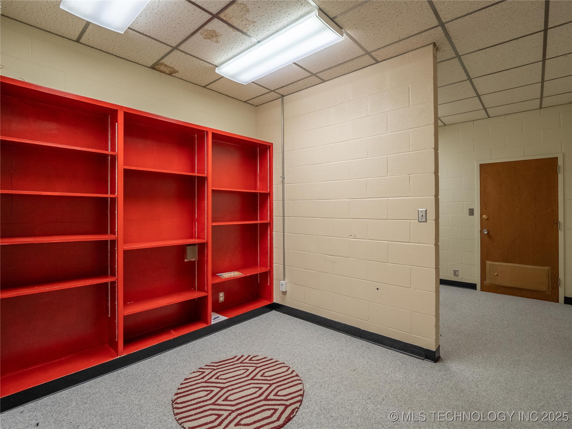 10 E Washington Avenue Property Photo 12