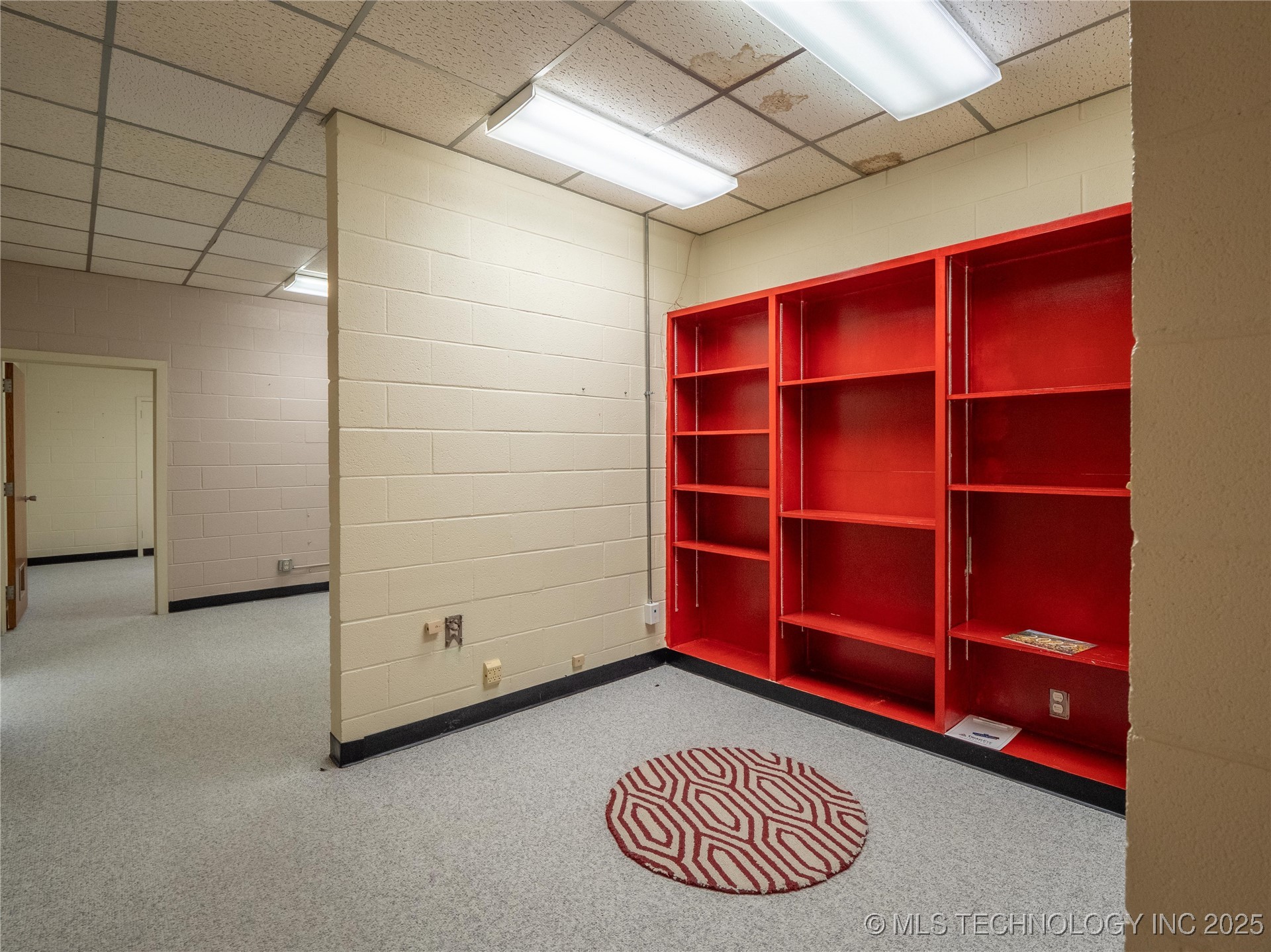 10 E Washington Avenue Property Photo 13