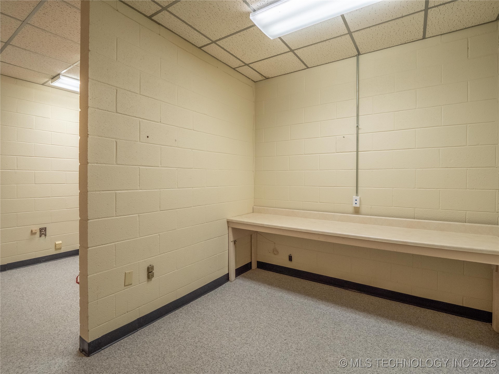 10 E Washington Avenue Property Photo 14