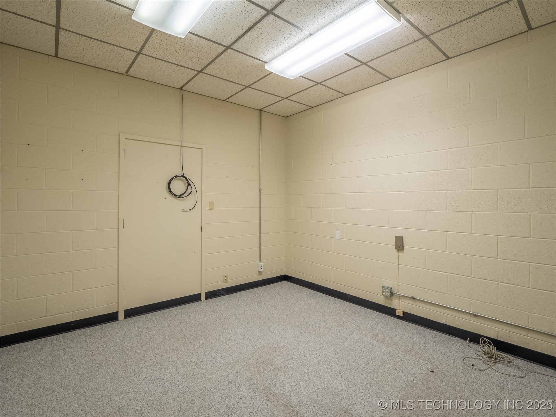 10 E Washington Avenue Property Photo 15