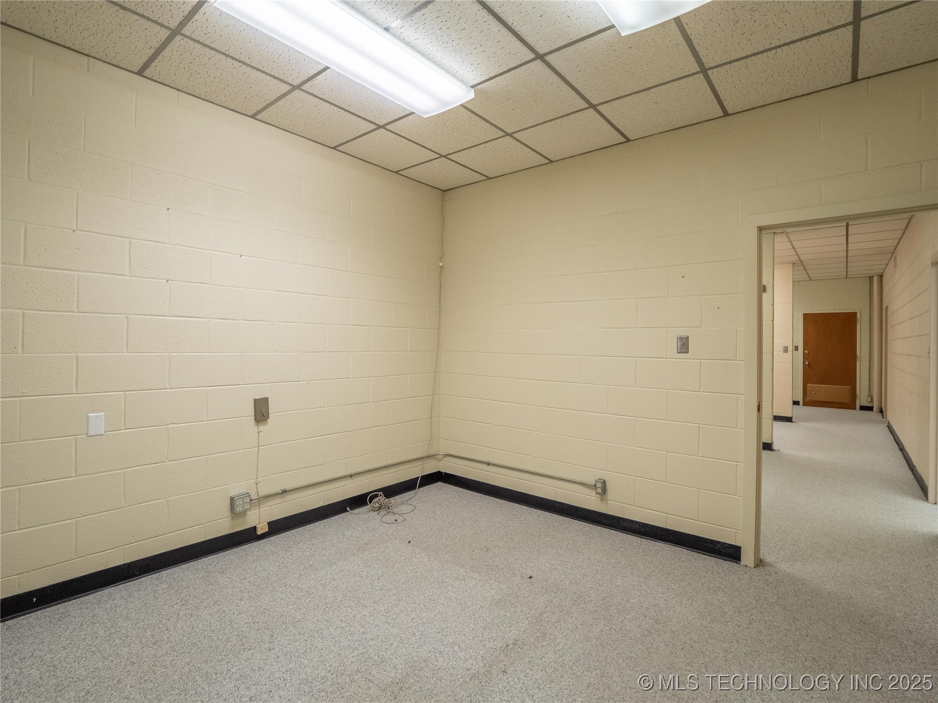 10 E Washington Avenue Property Photo 17