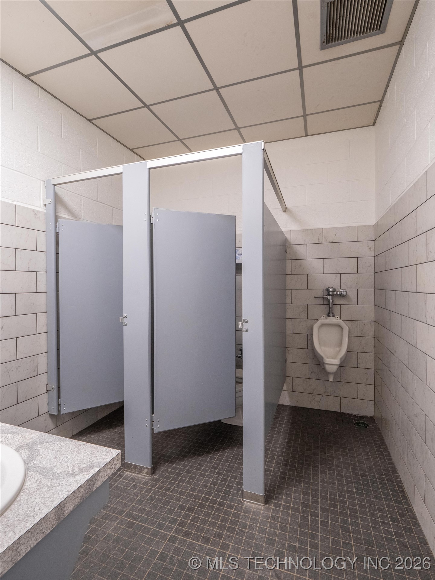 10 E Washington Avenue Property Photo 23