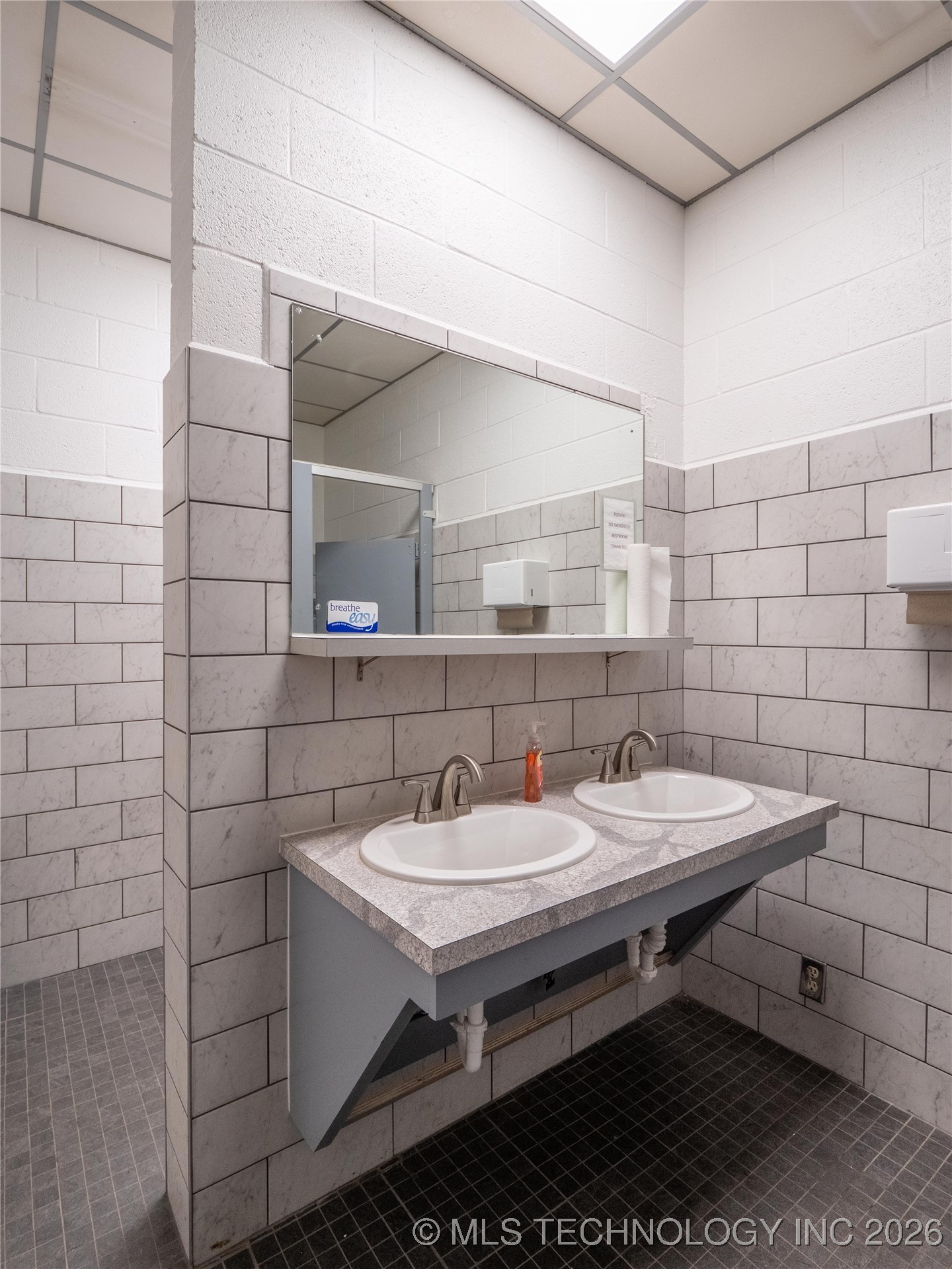 10 E Washington Avenue Property Photo 24