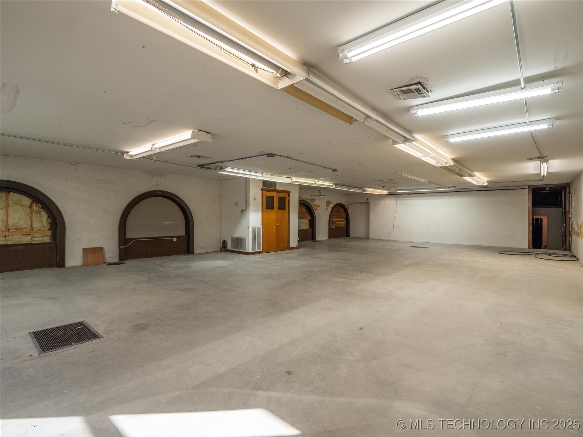 101 E Carl Albert Property Photo 11