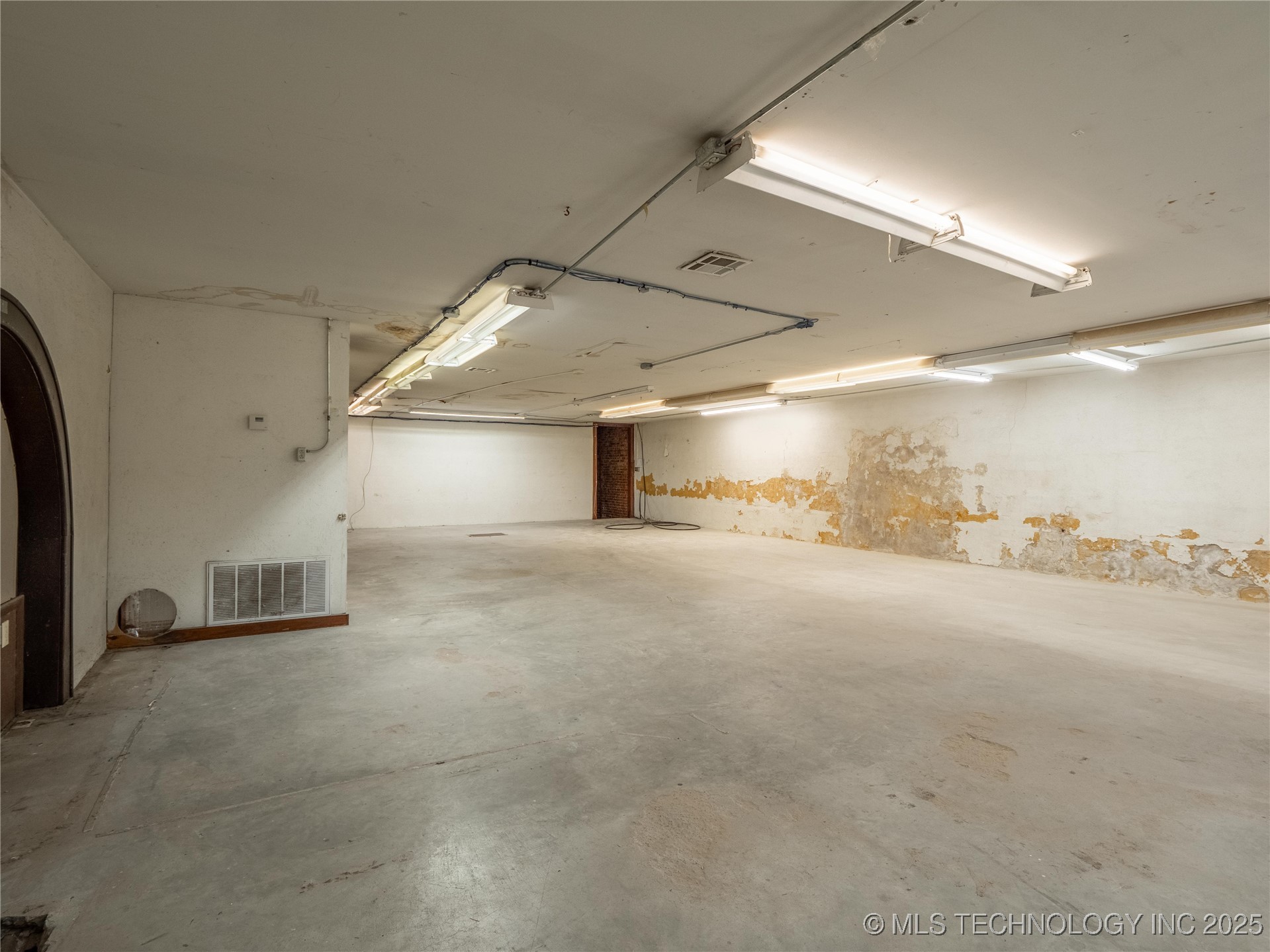 101 E Carl Albert Property Photo 12