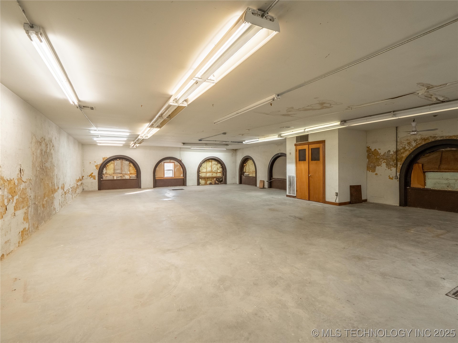 101 E Carl Albert Property Photo 13