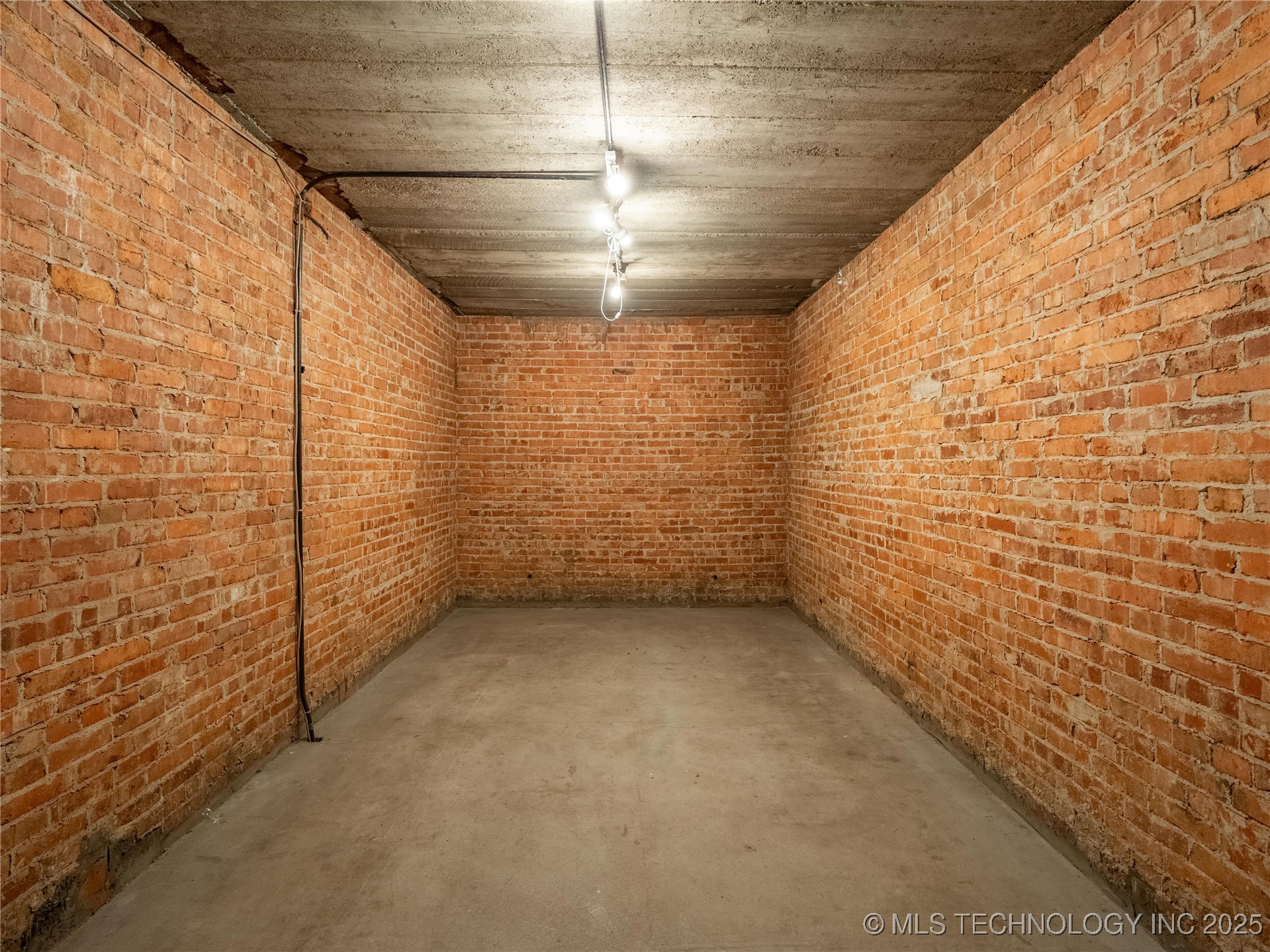 101 E Carl Albert Property Photo 14