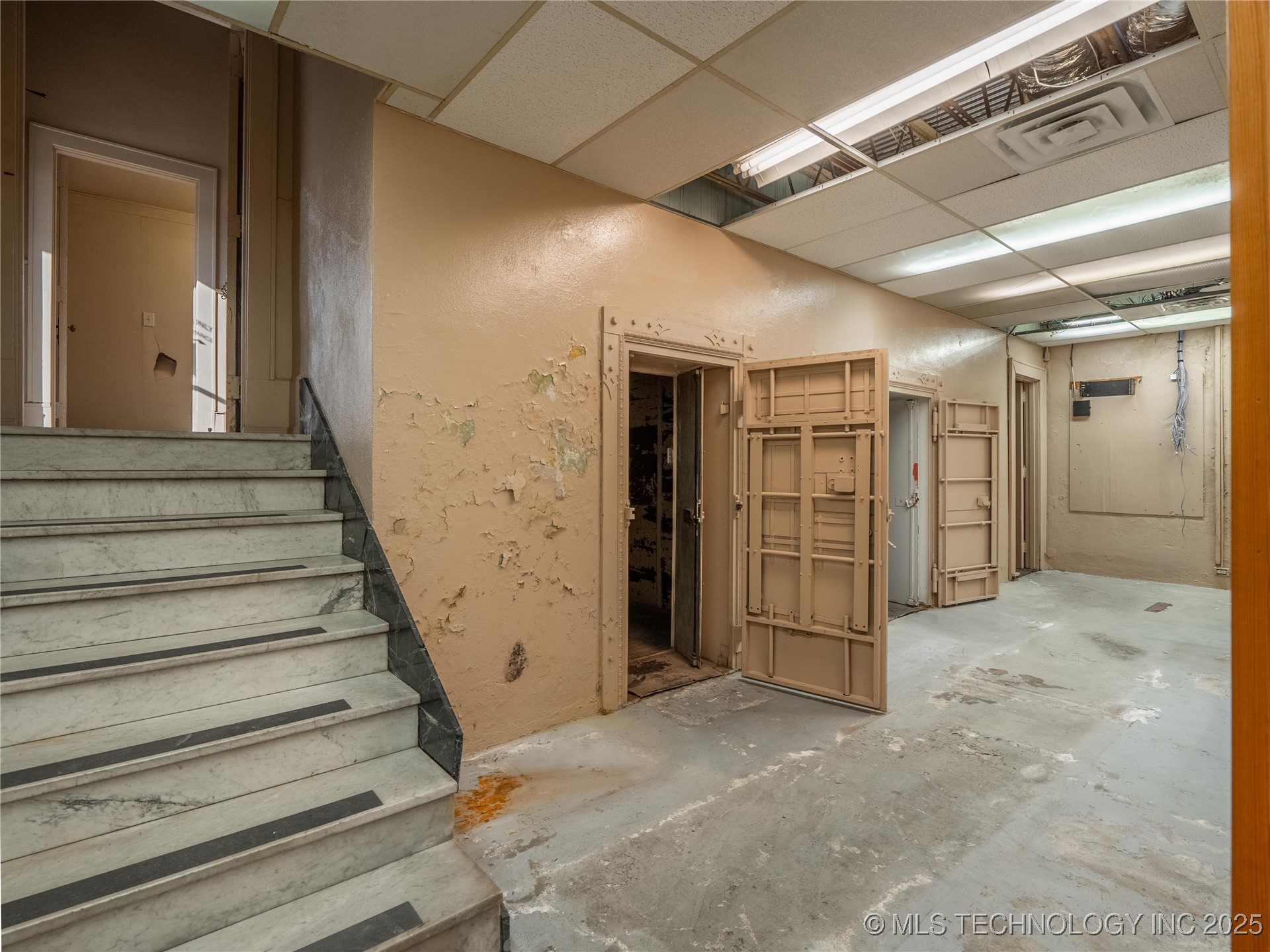 101 E Carl Albert Property Photo 19