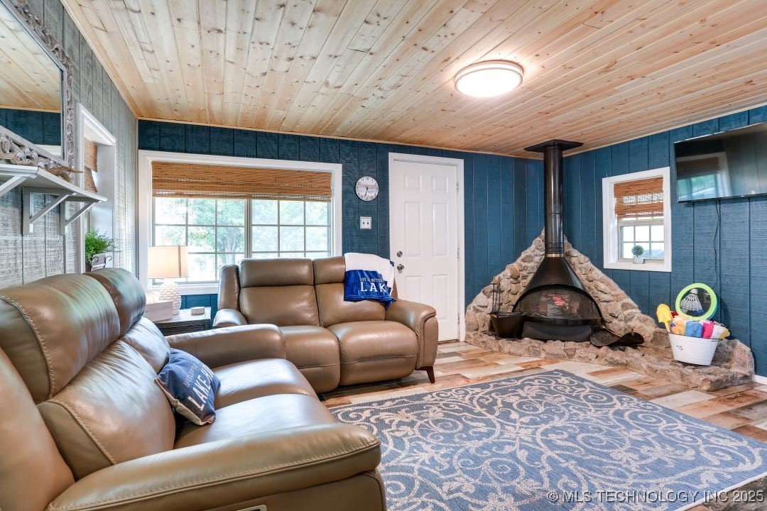 5112 Oakwood Drive Property Photo 3