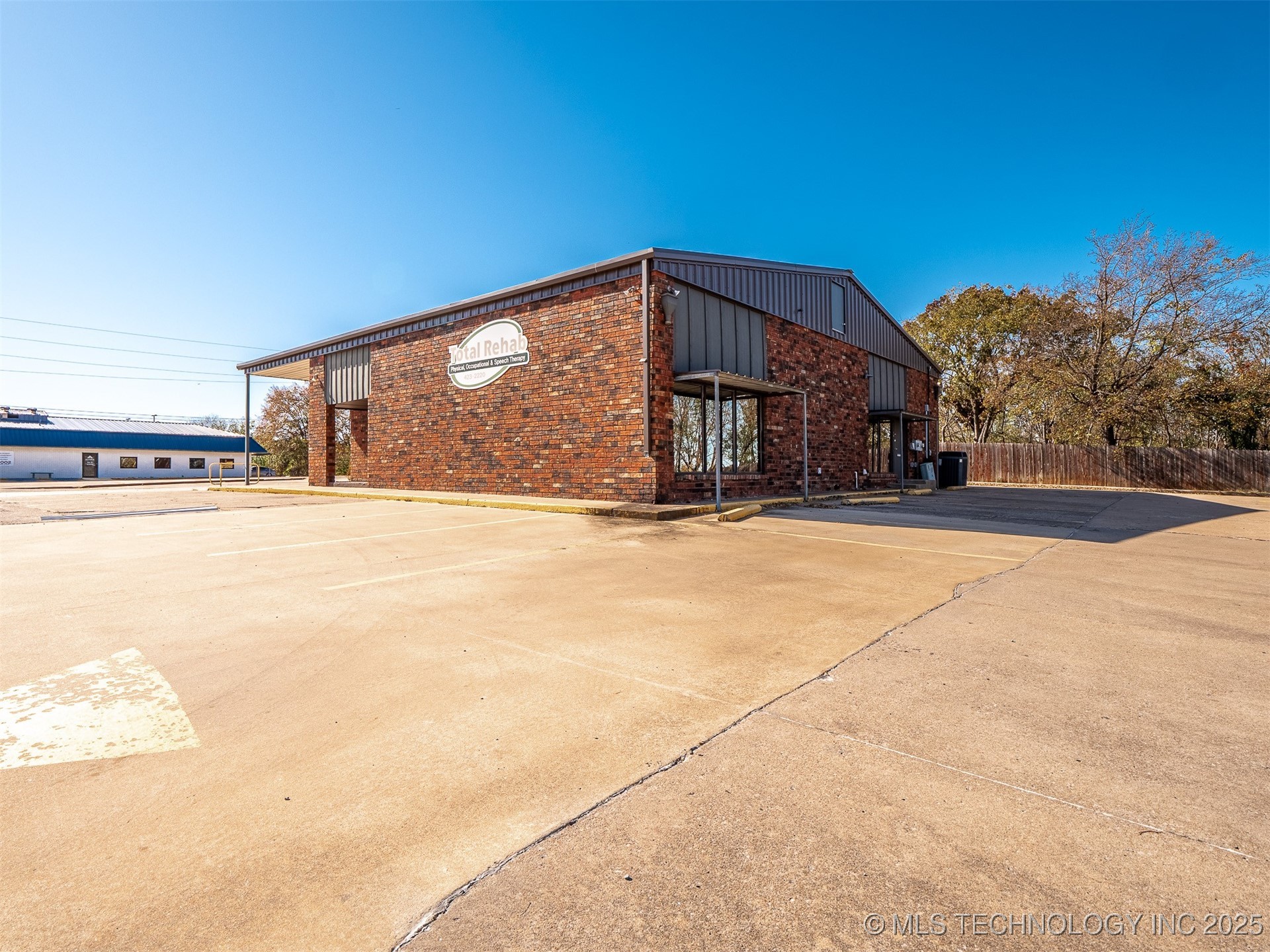 1029 E Washington Property Photo 4