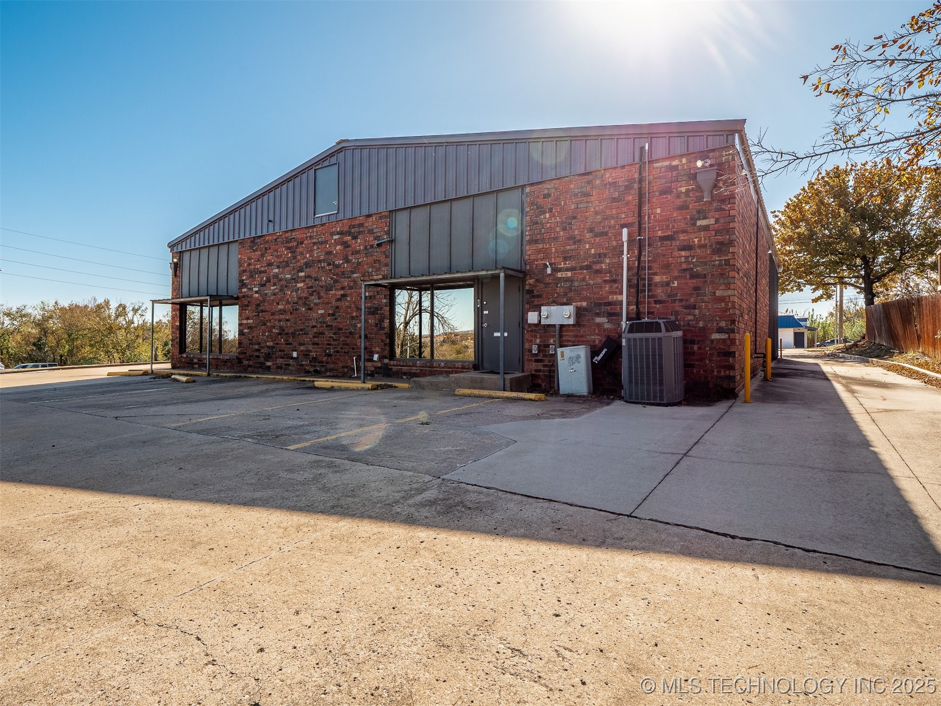 1029 E Washington Property Photo 5