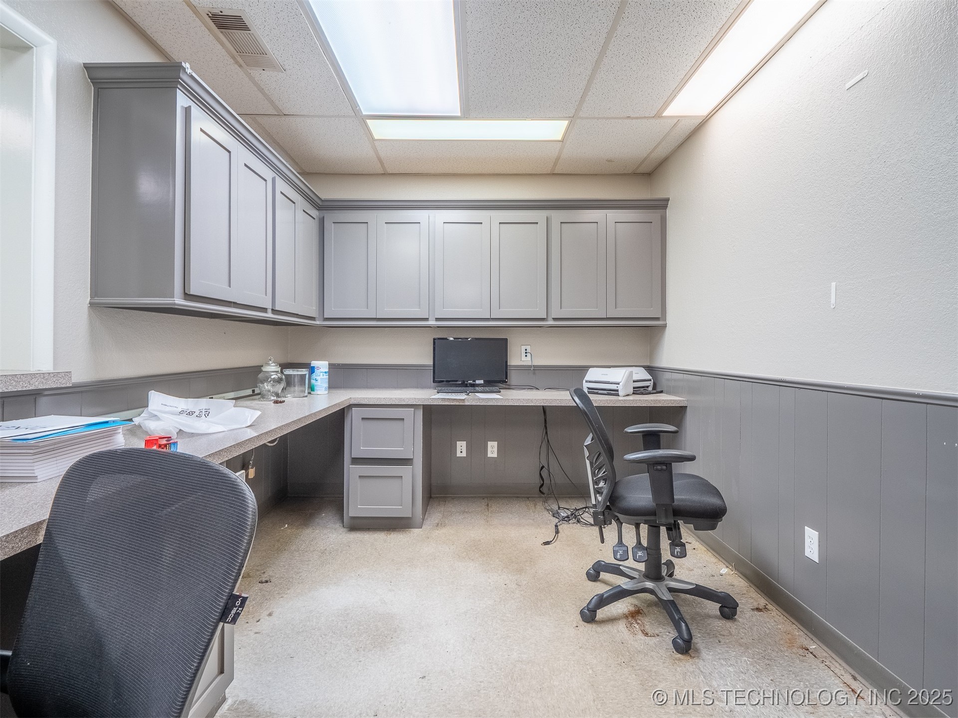 1029 E Washington Property Photo 8