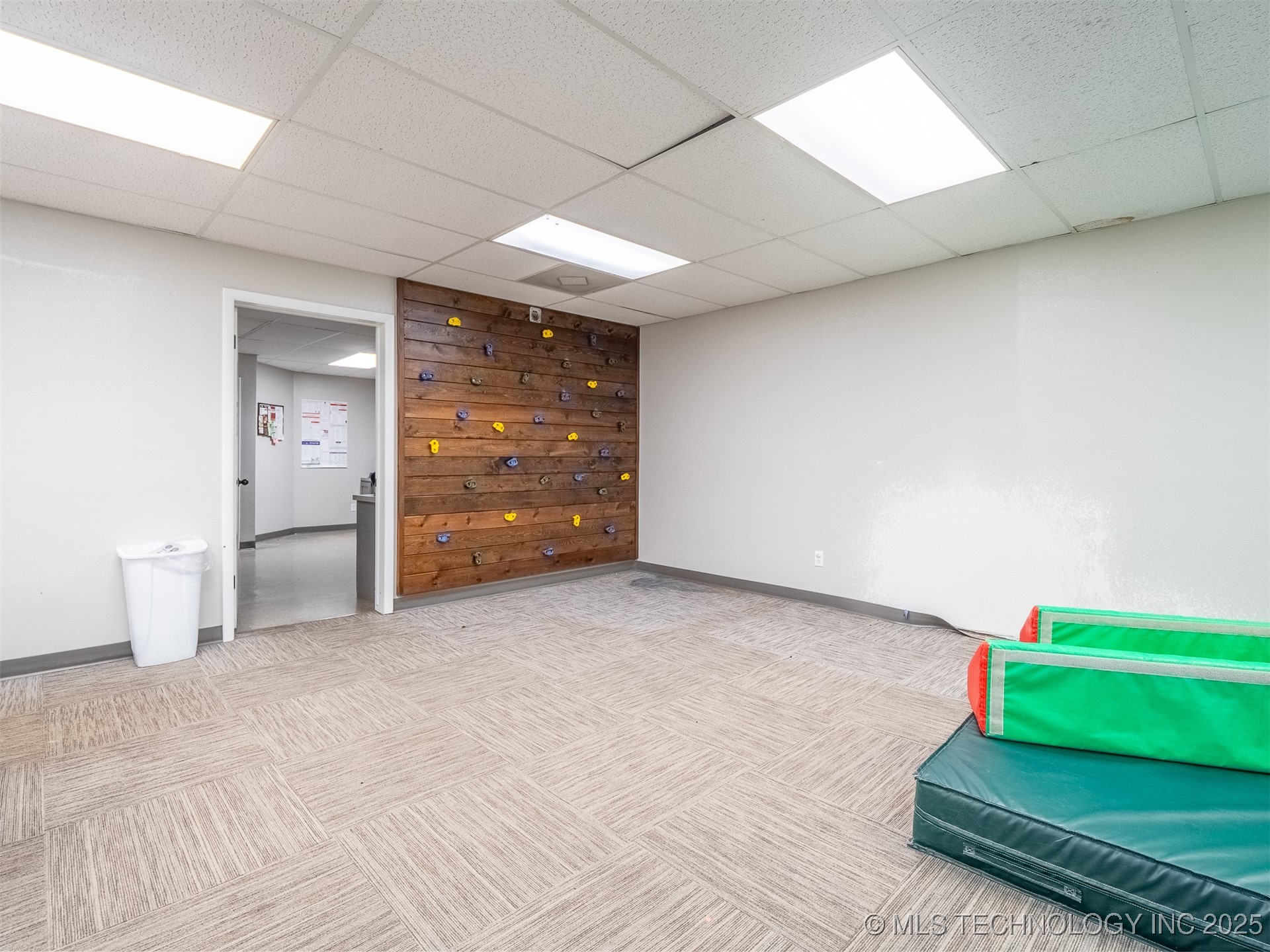 1029 E Washington Property Photo 22