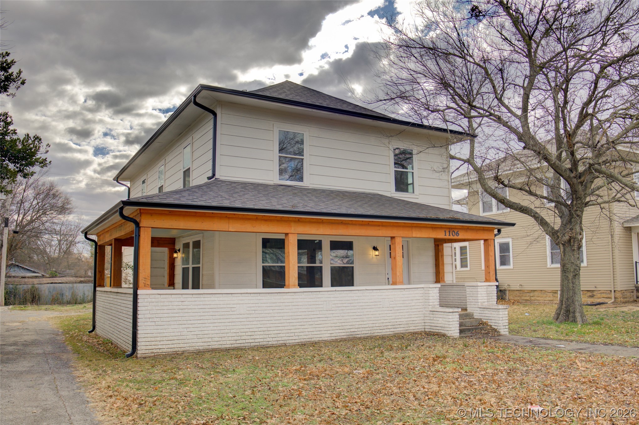 1106 E 6th Street Property Photo 1