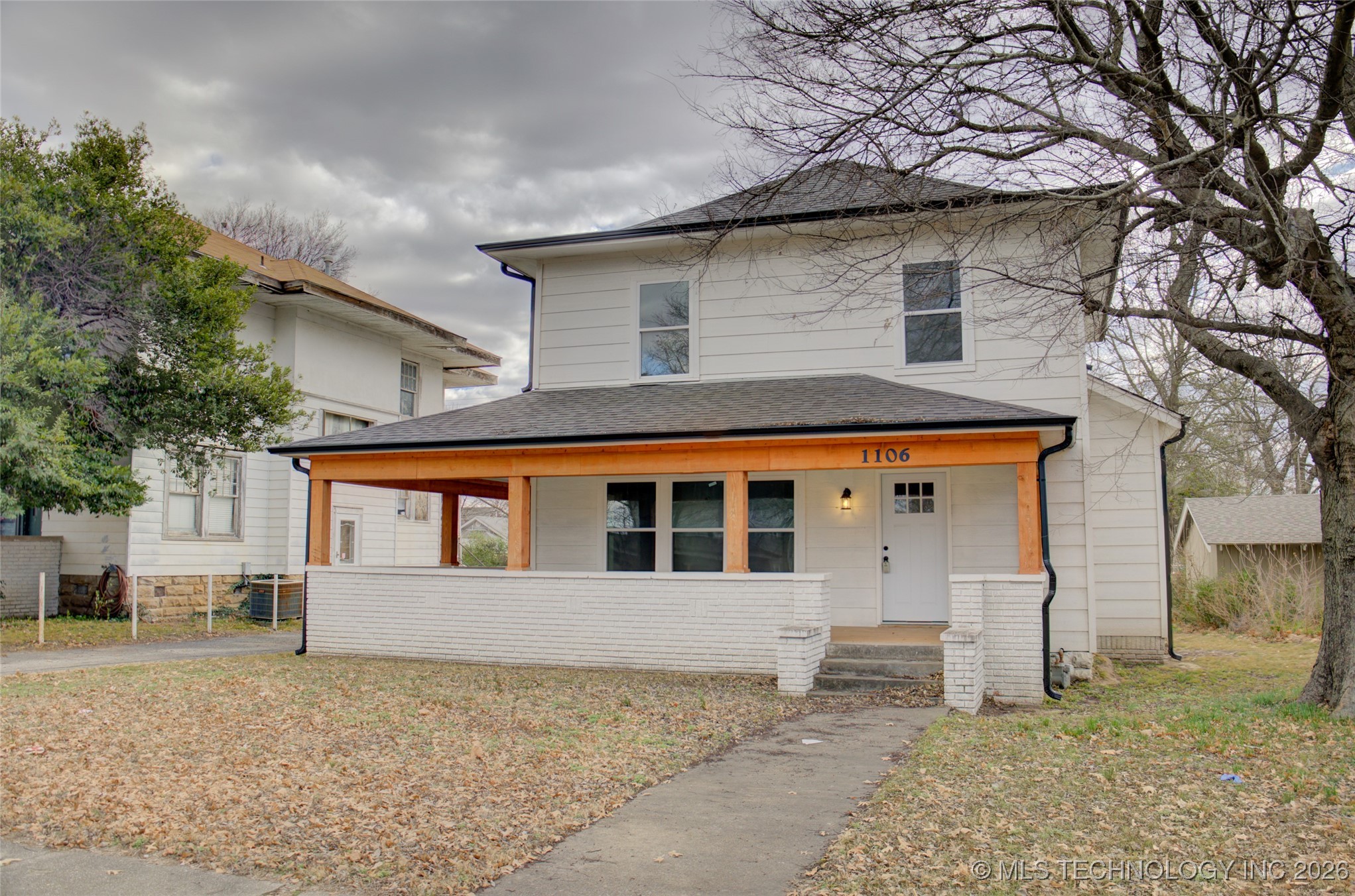 1106 E 6th Street Property Photo 2