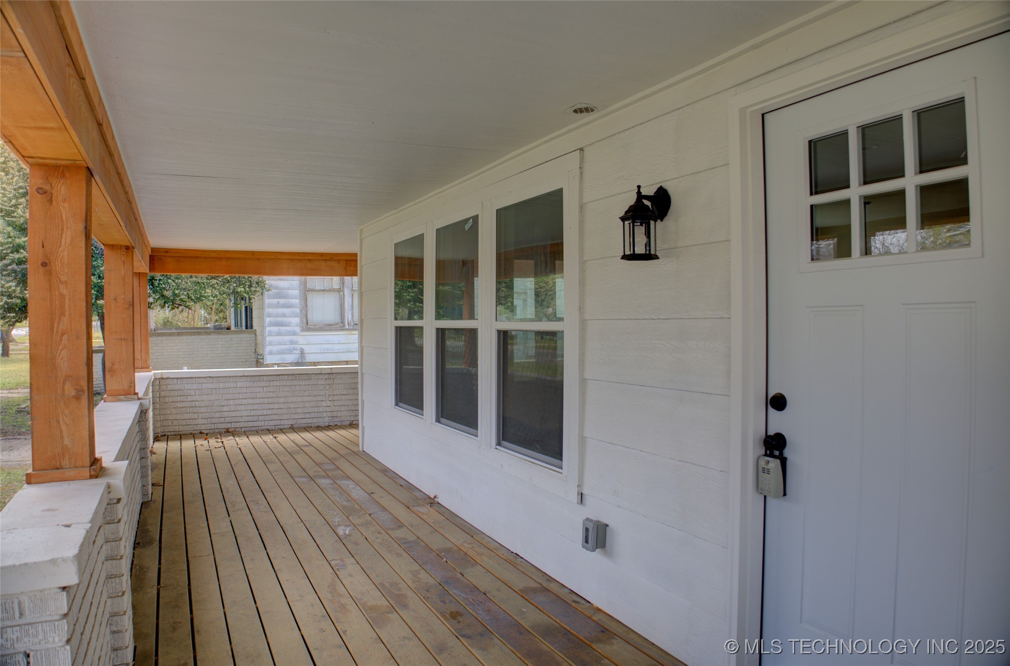 1106 E 6th Street Property Photo 3