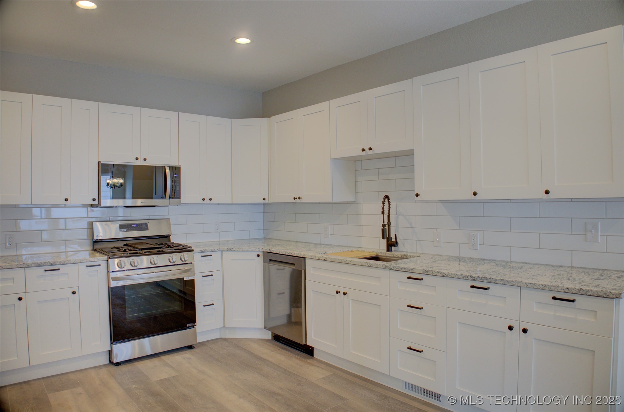 1106 E 6th Street Property Photo 17