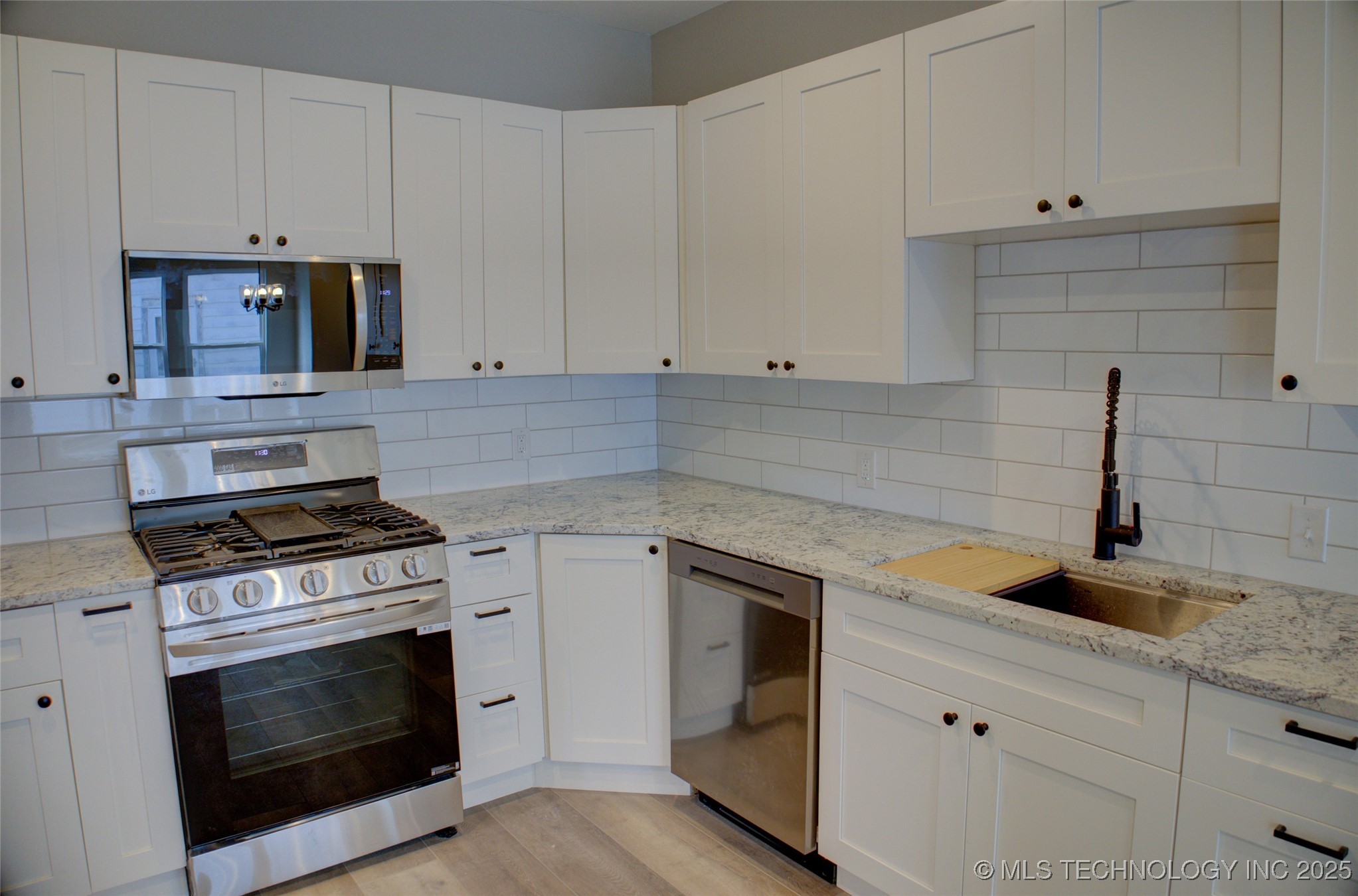 1106 E 6th Street Property Photo 18