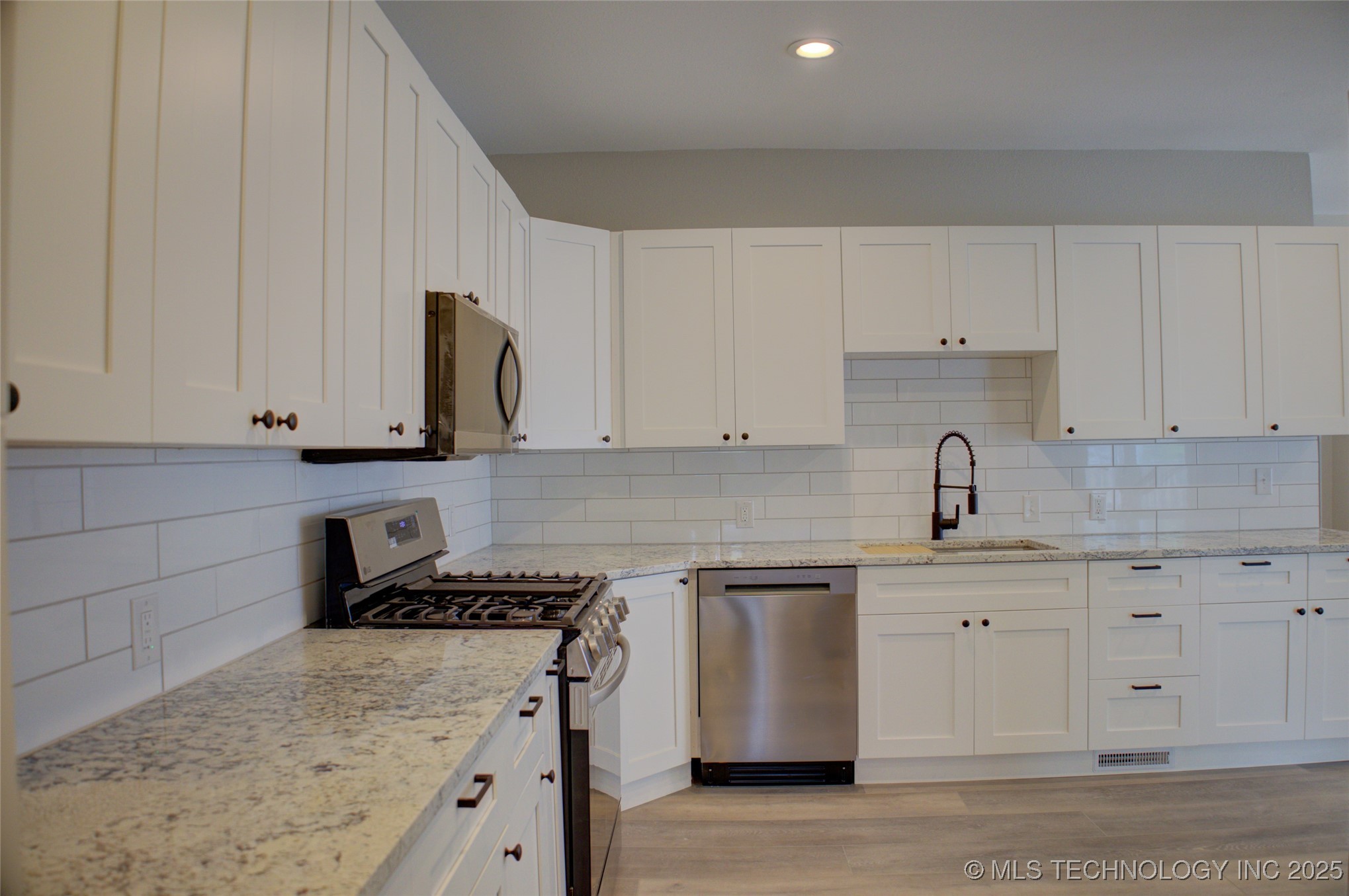 1106 E 6th Street Property Photo 20