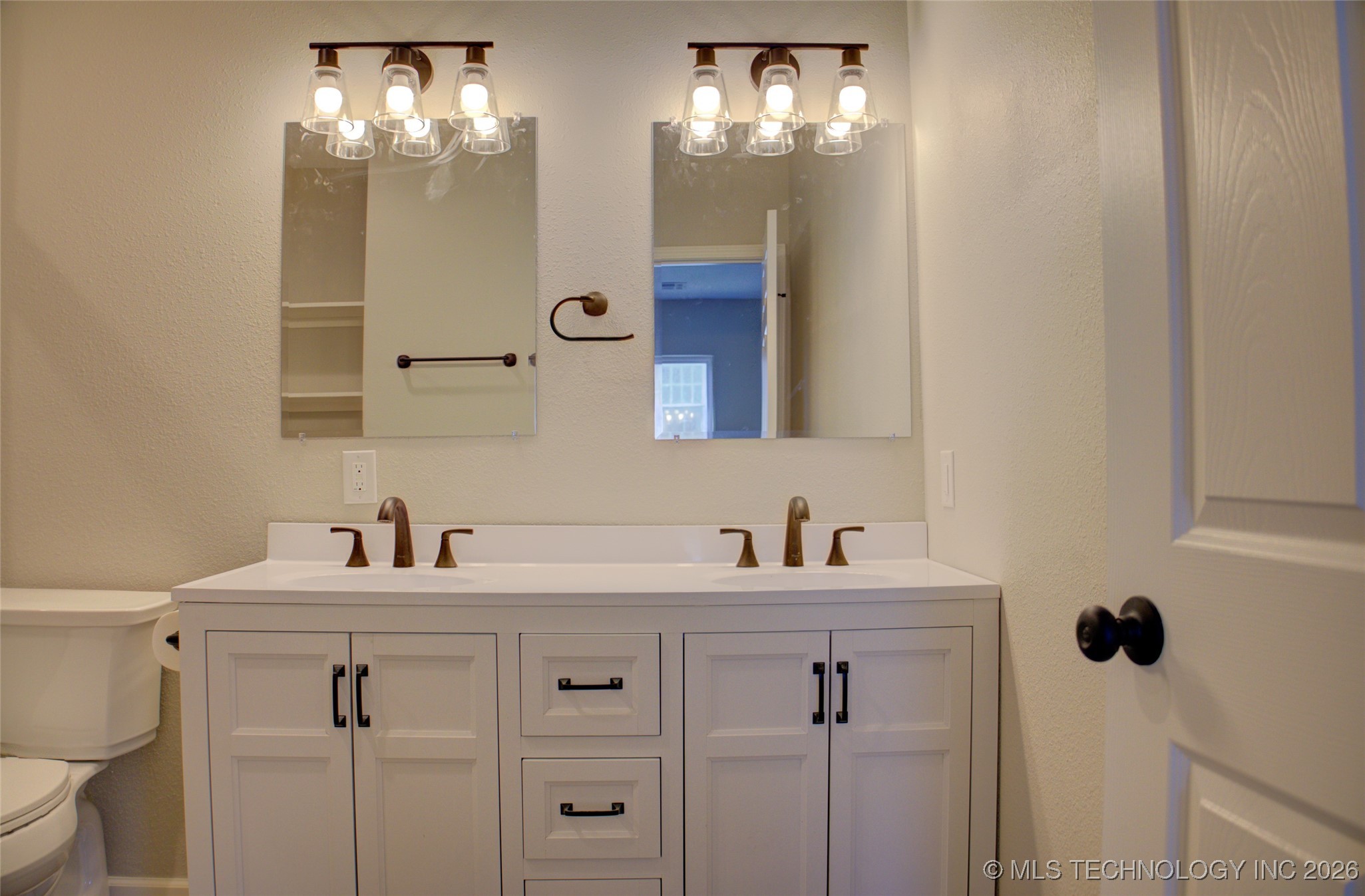 1106 E 6th Street Property Photo 40