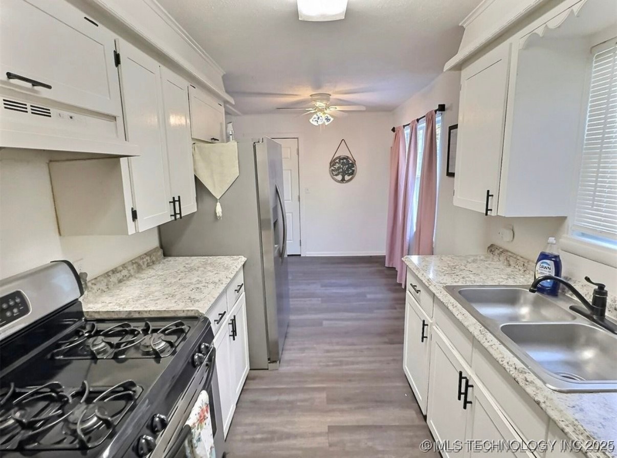 305 E Elm Street Property Photo 6