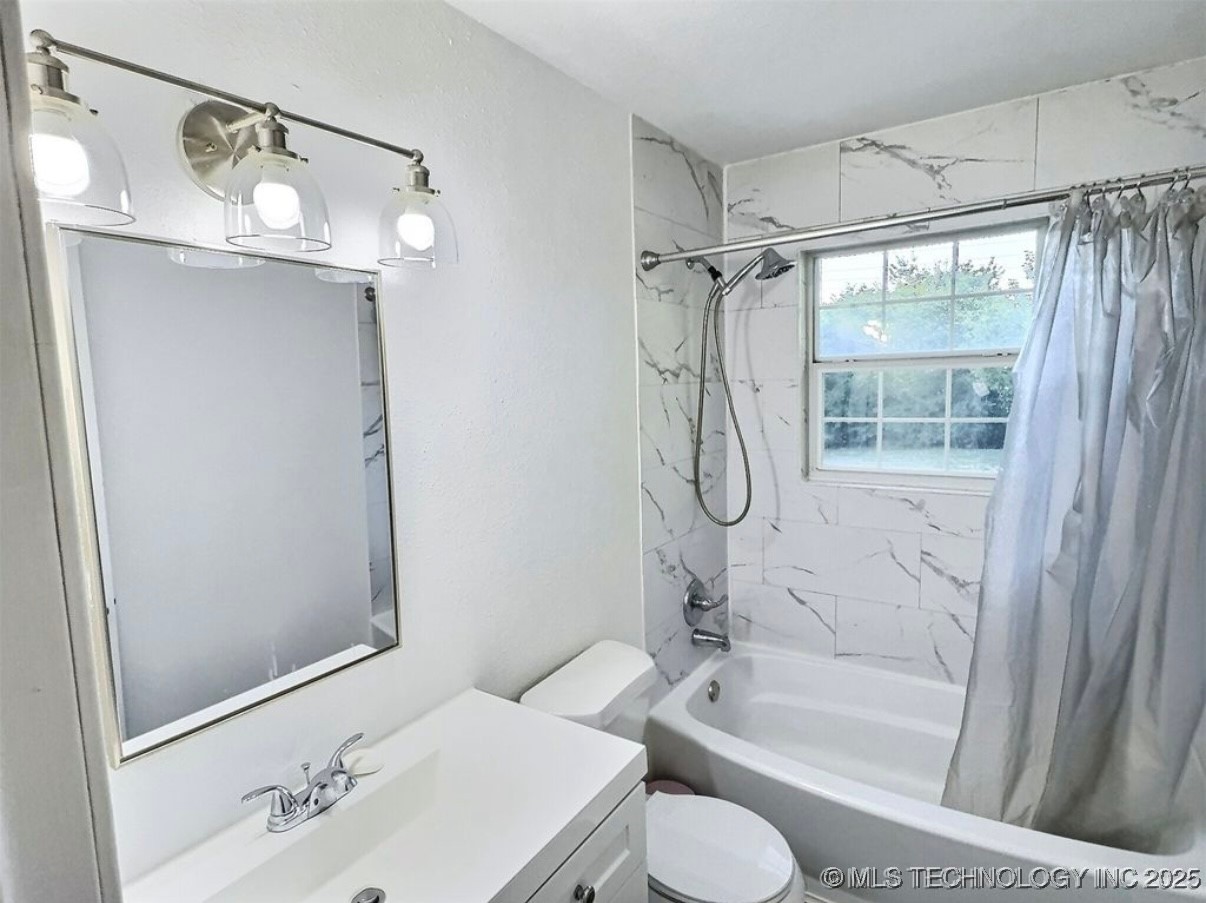 305 E Elm Street Property Photo 8