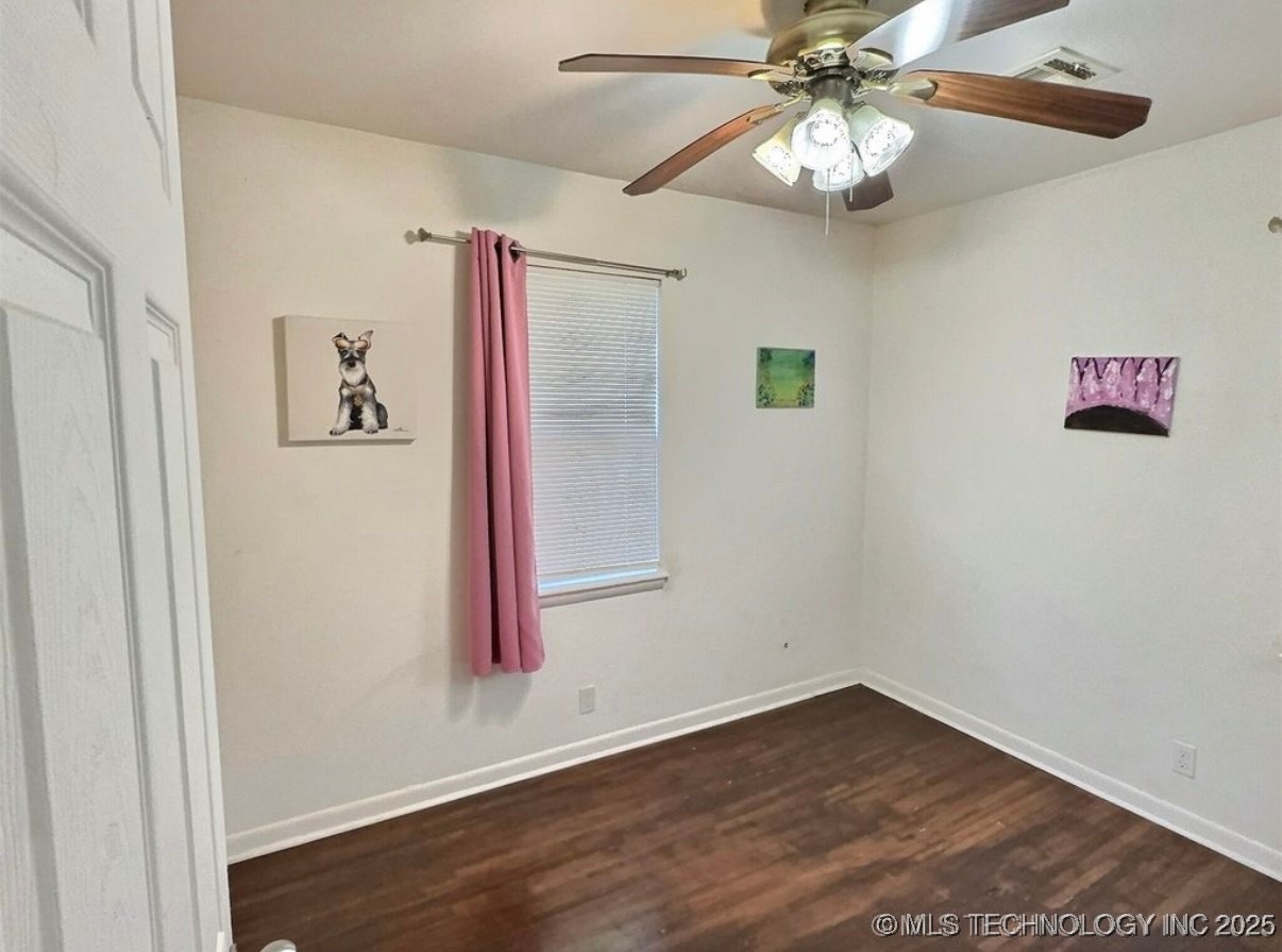 305 E Elm Street Property Photo 9