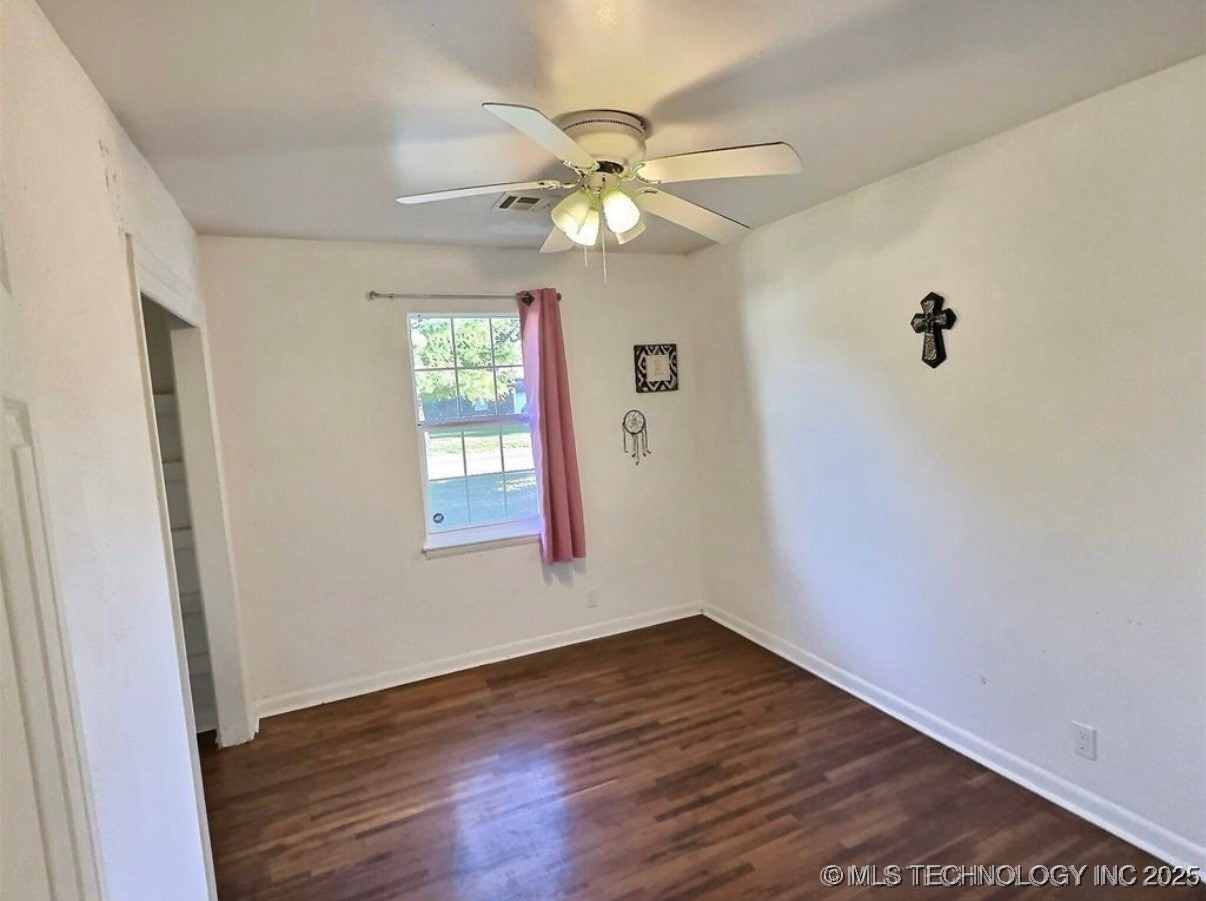 305 E Elm Street Property Photo 10