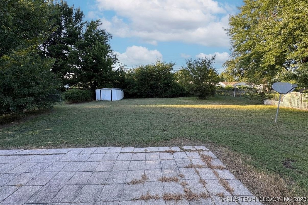 305 E Elm Street Property Photo 12