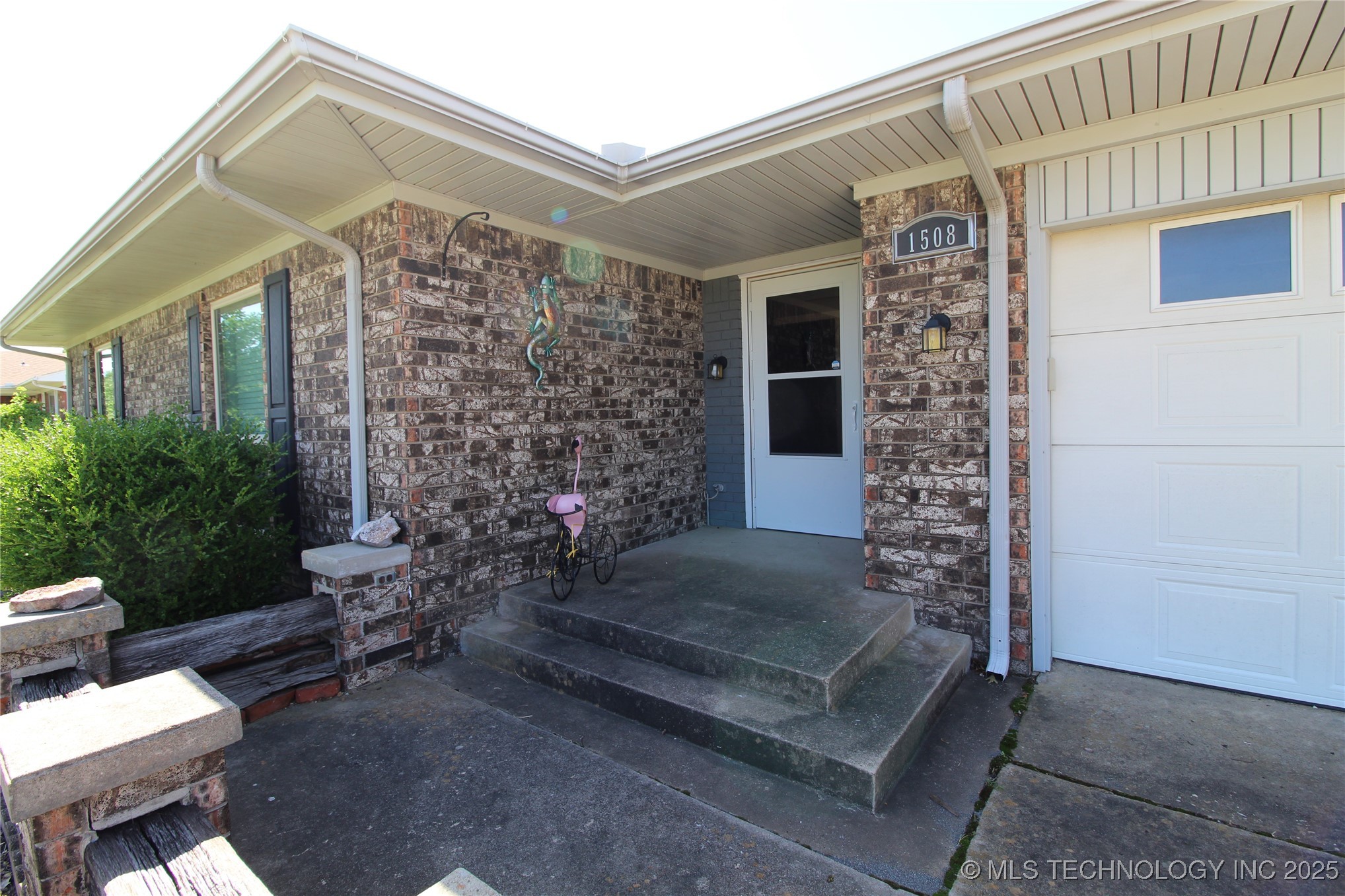 1508 Sunny Lane Property Photo 2