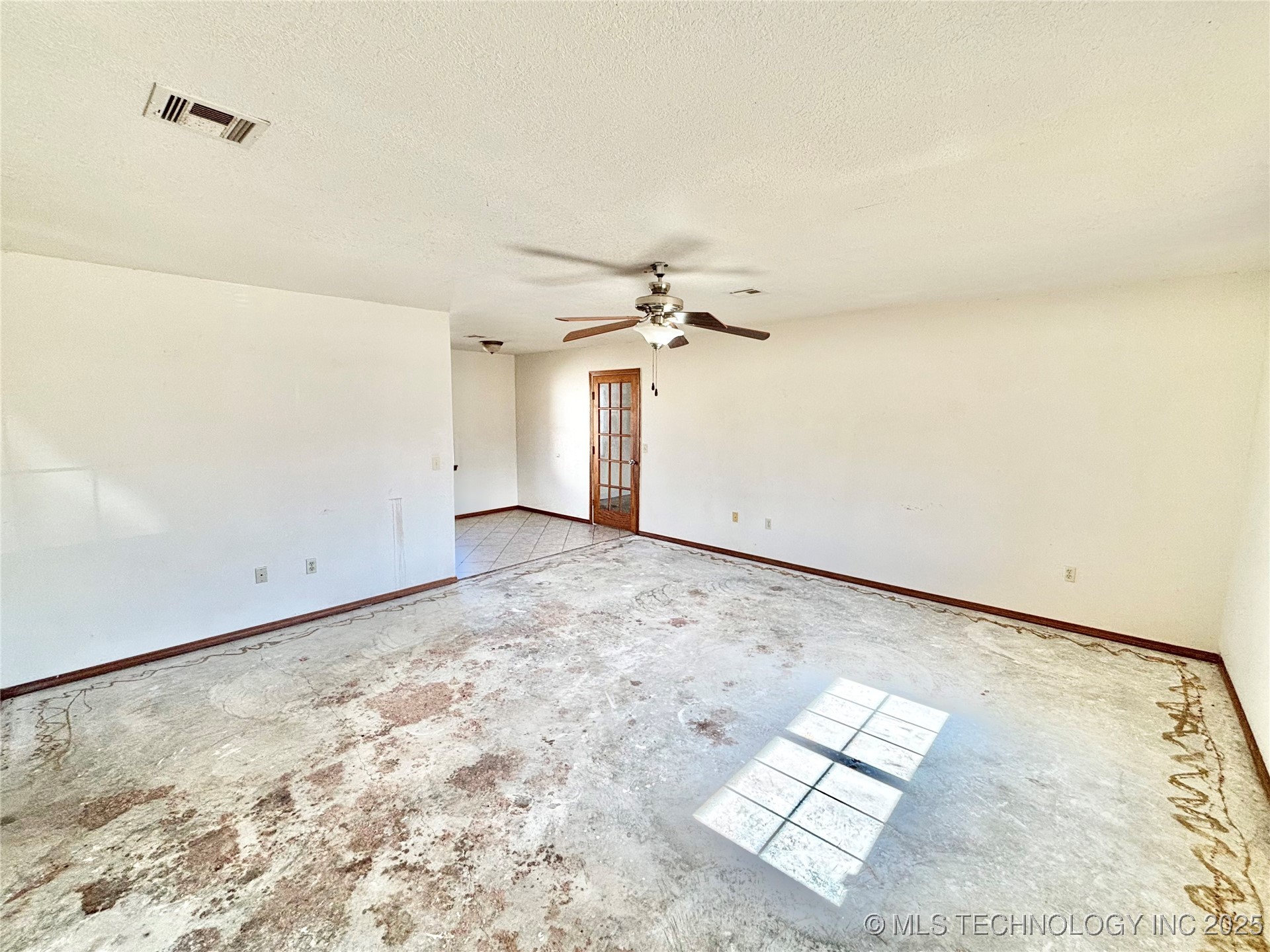 1103 E Kaniatobe Lane Property Photo 3