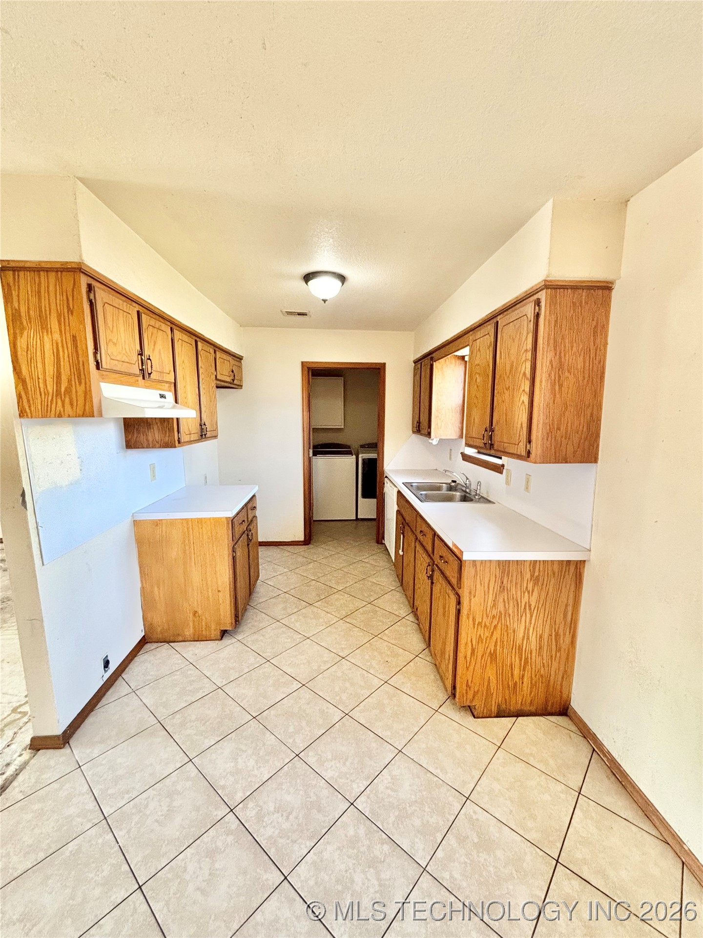 1103 E Kaniatobe Lane Property Photo 5