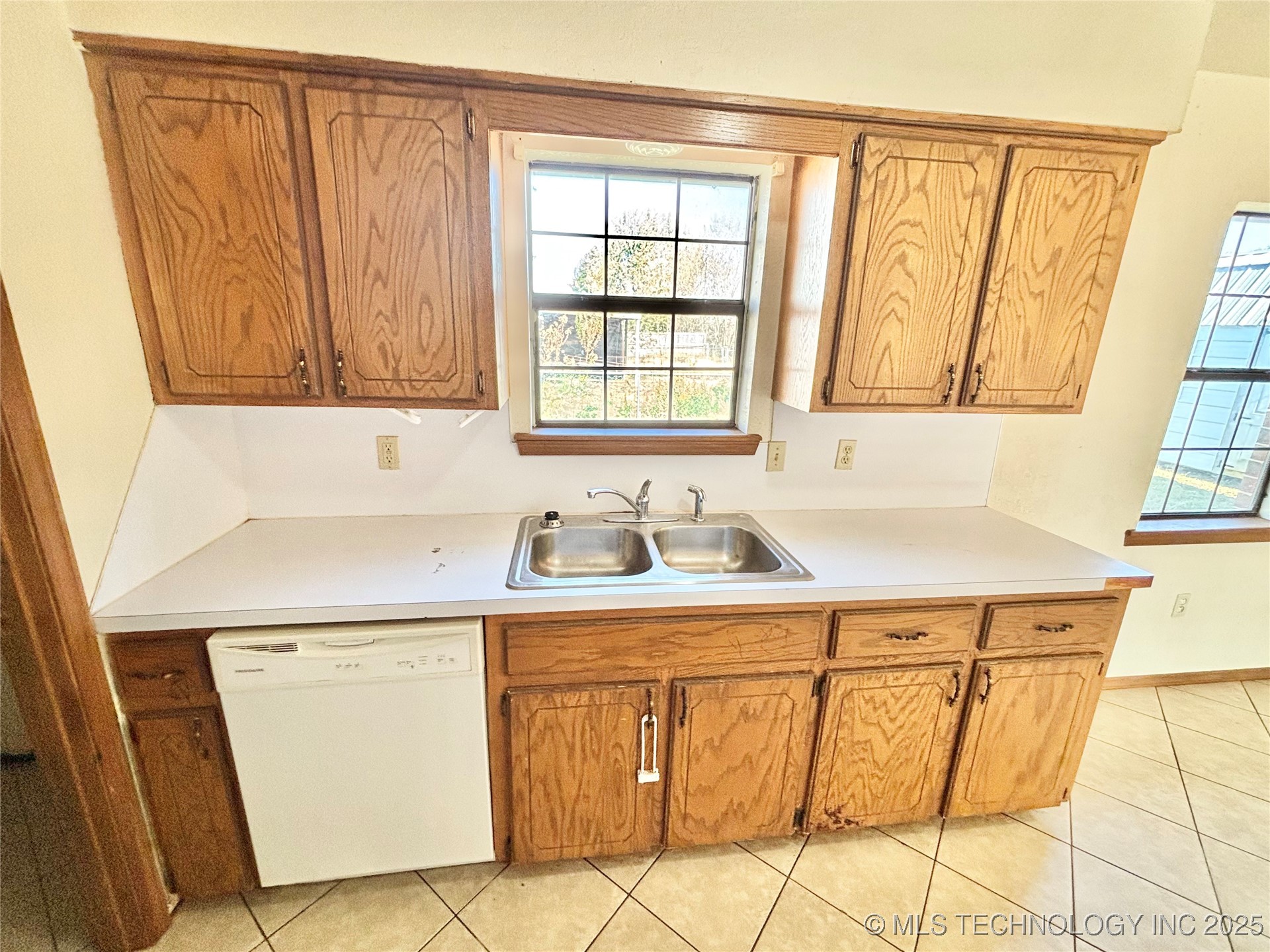 1103 E Kaniatobe Lane Property Photo 6