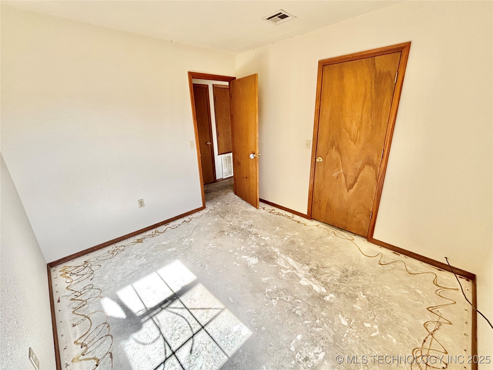 1103 E Kaniatobe Lane Property Photo 8