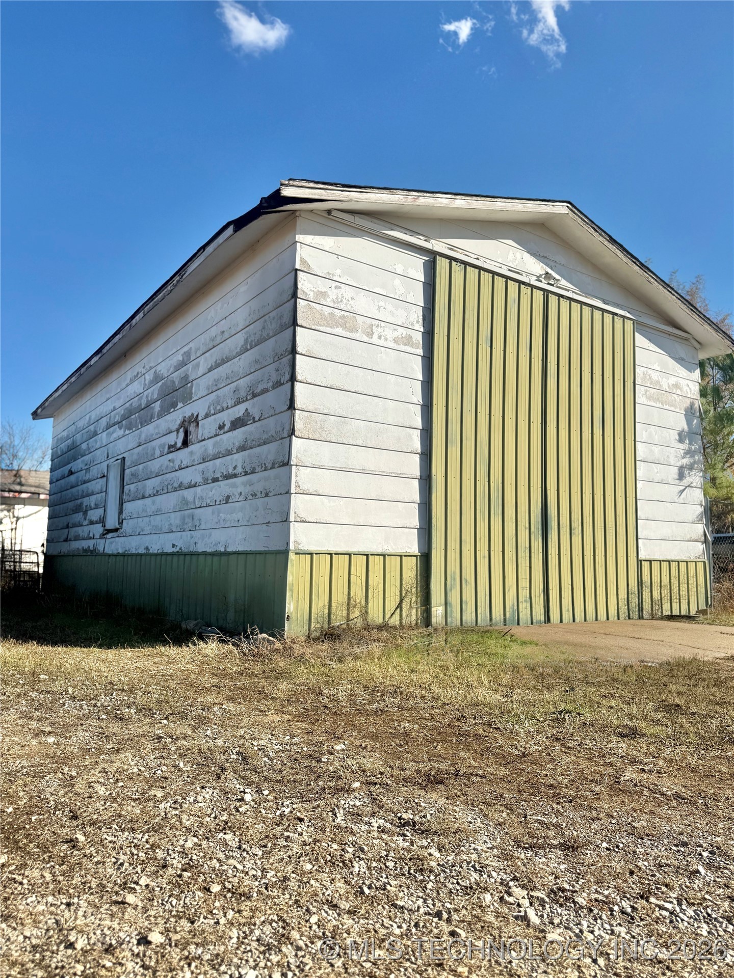 827 N Graham Road N Property Photo 2