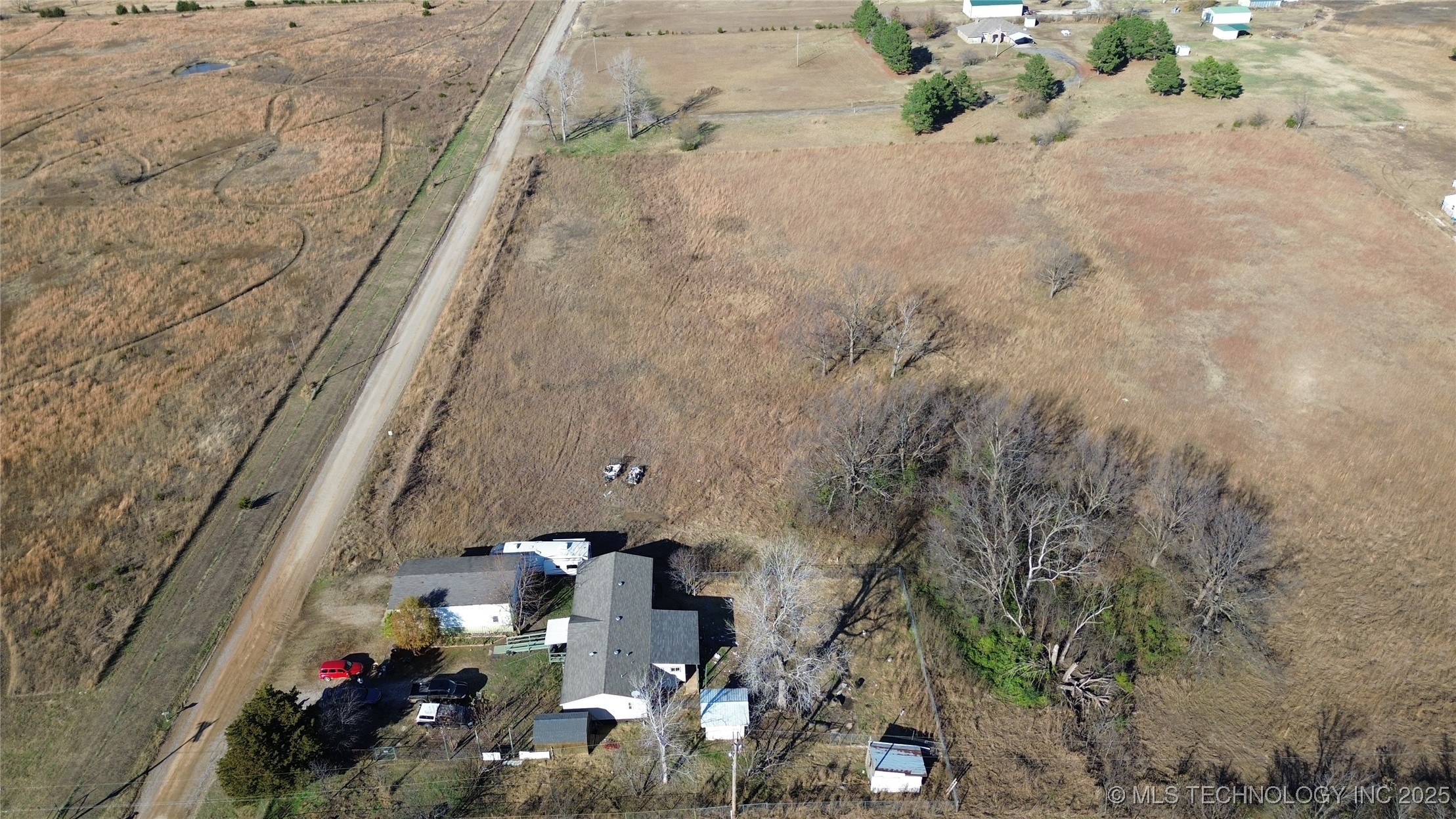 827 N Graham Road N Property Photo 3