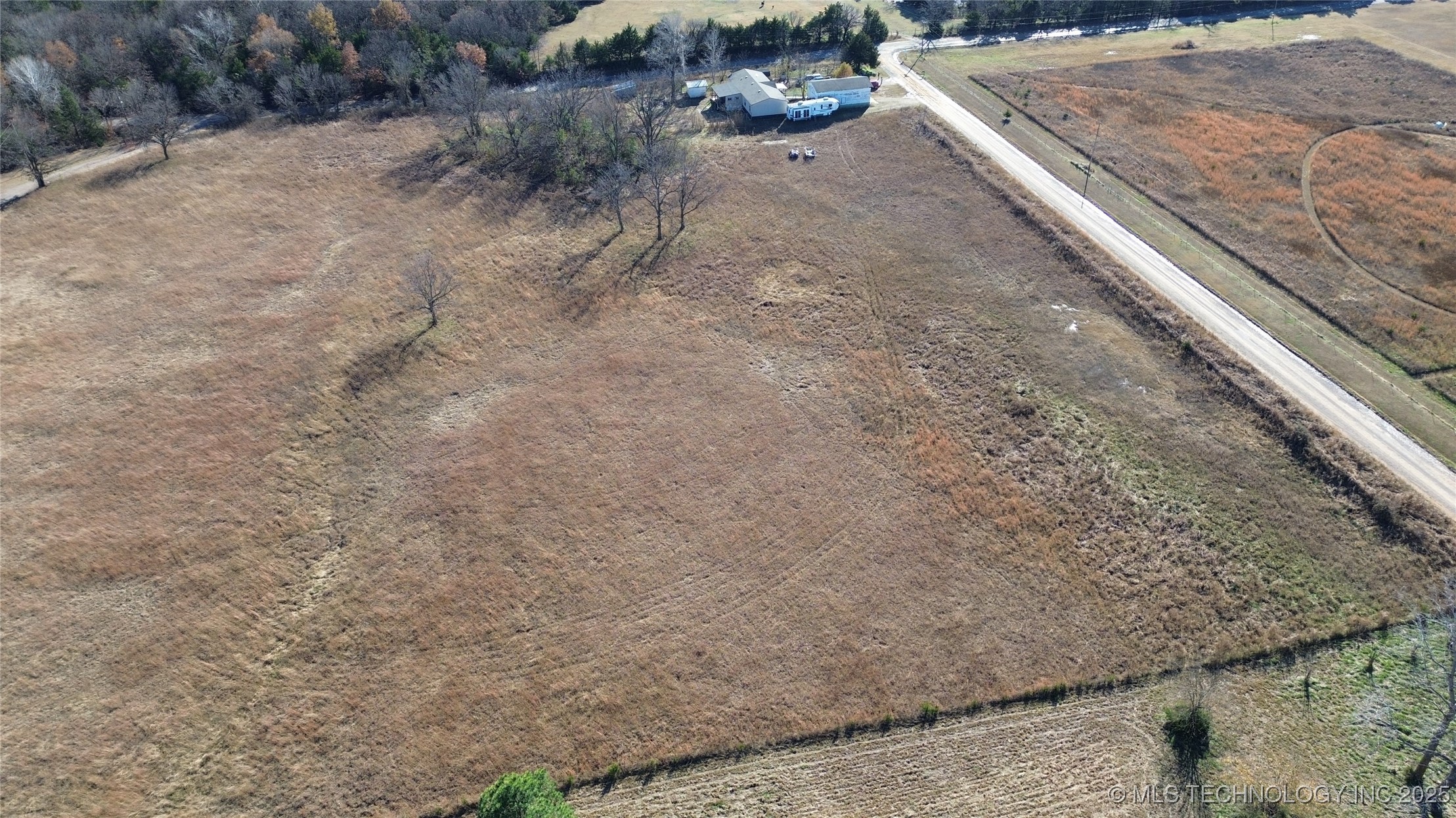 827 N Graham Road N Property Photo 4