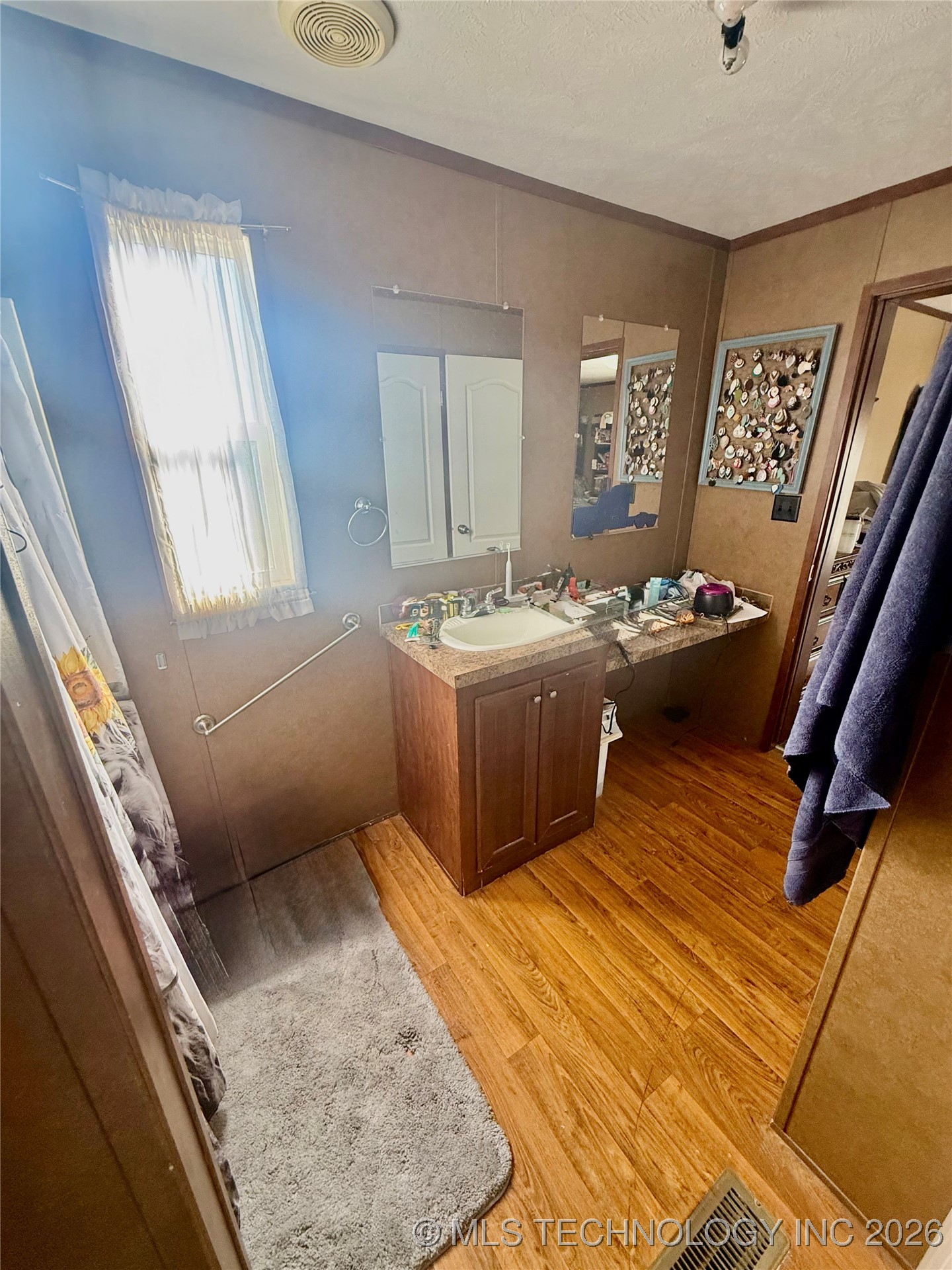 827 N Graham Road N Property Photo 10